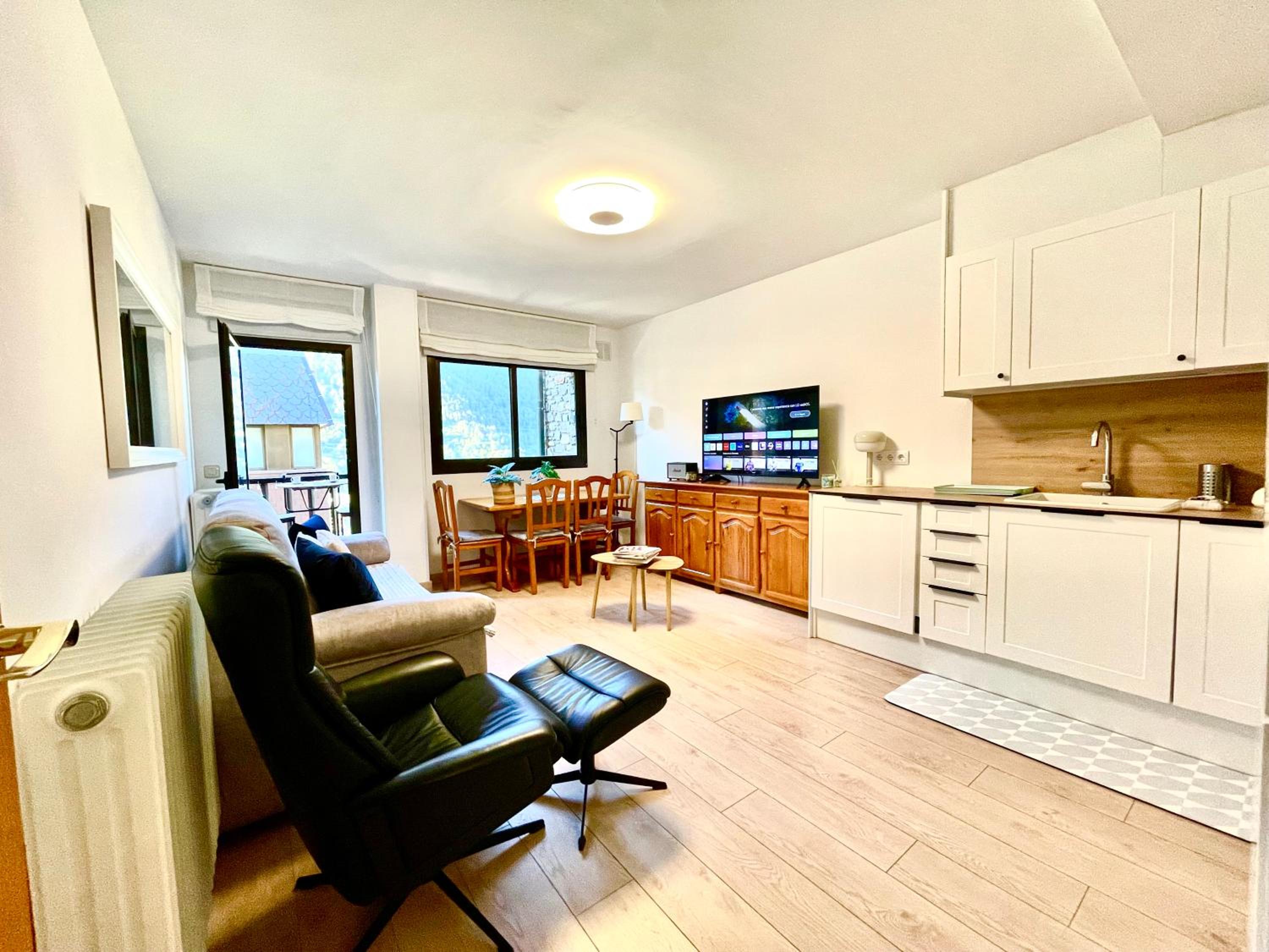 One-Bedroom Apartment photo 1