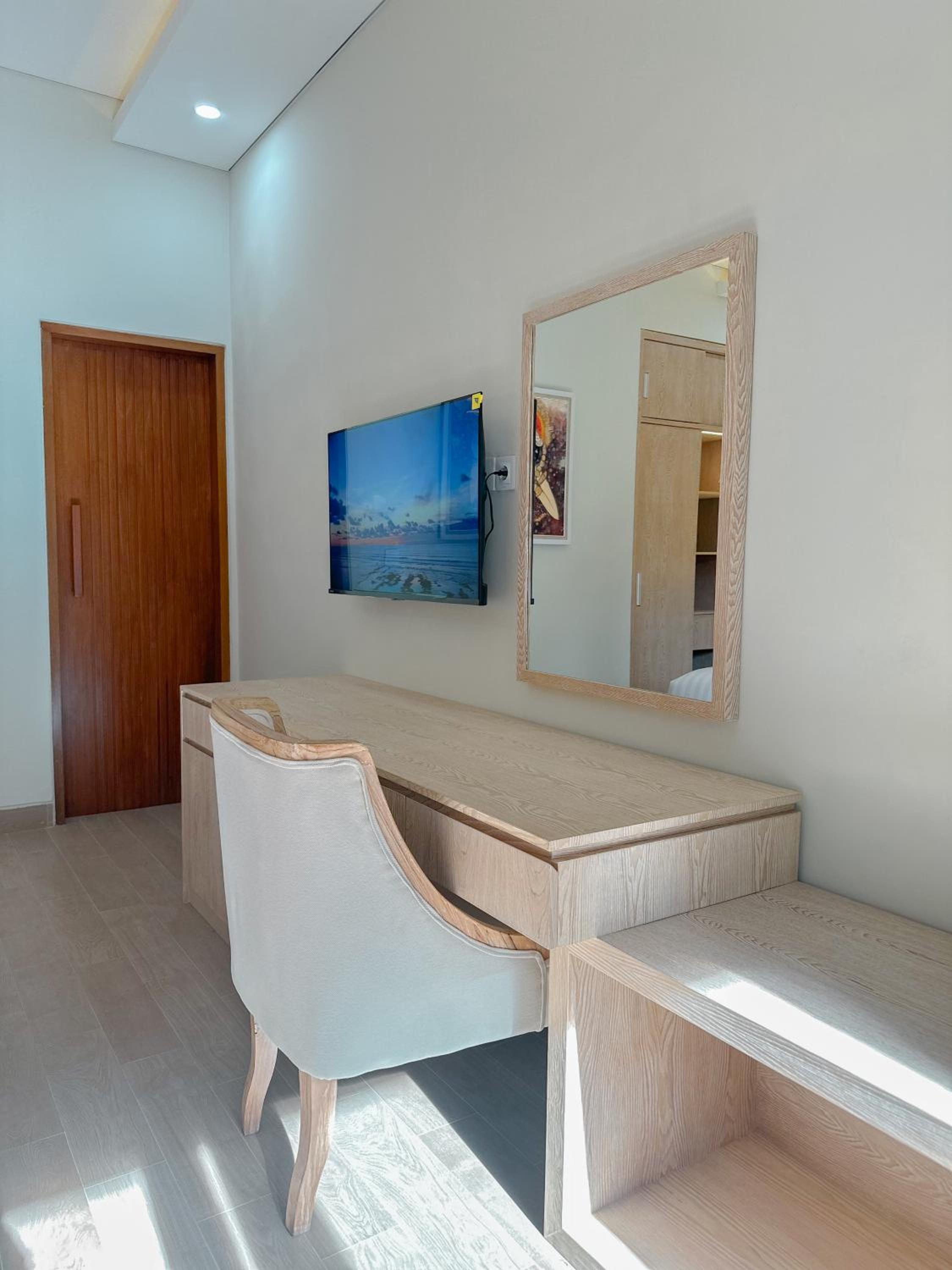 Deluxe King Room - Photo 5