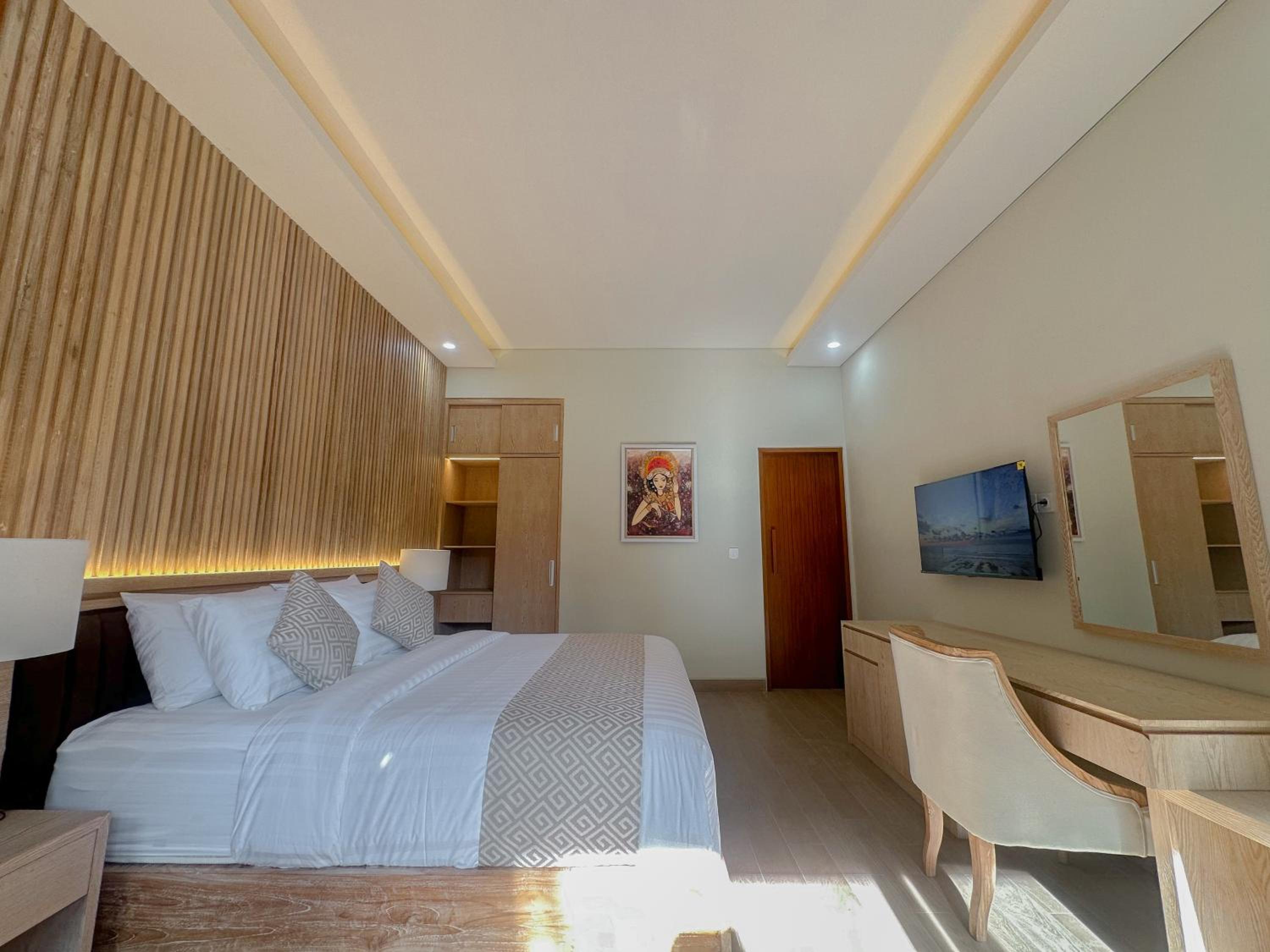 Deluxe King Room - Photo 8