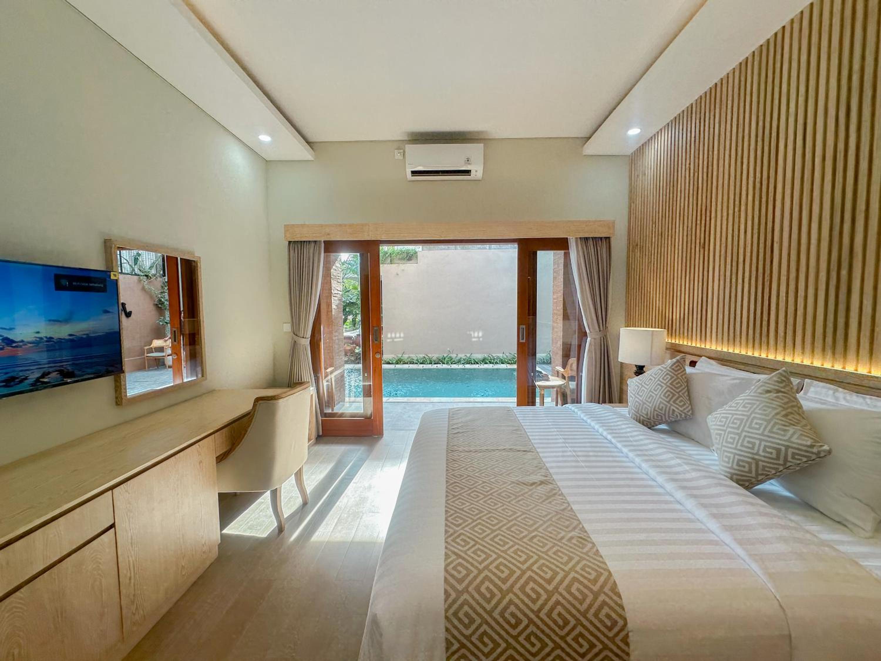 Deluxe King Room - Photo 1