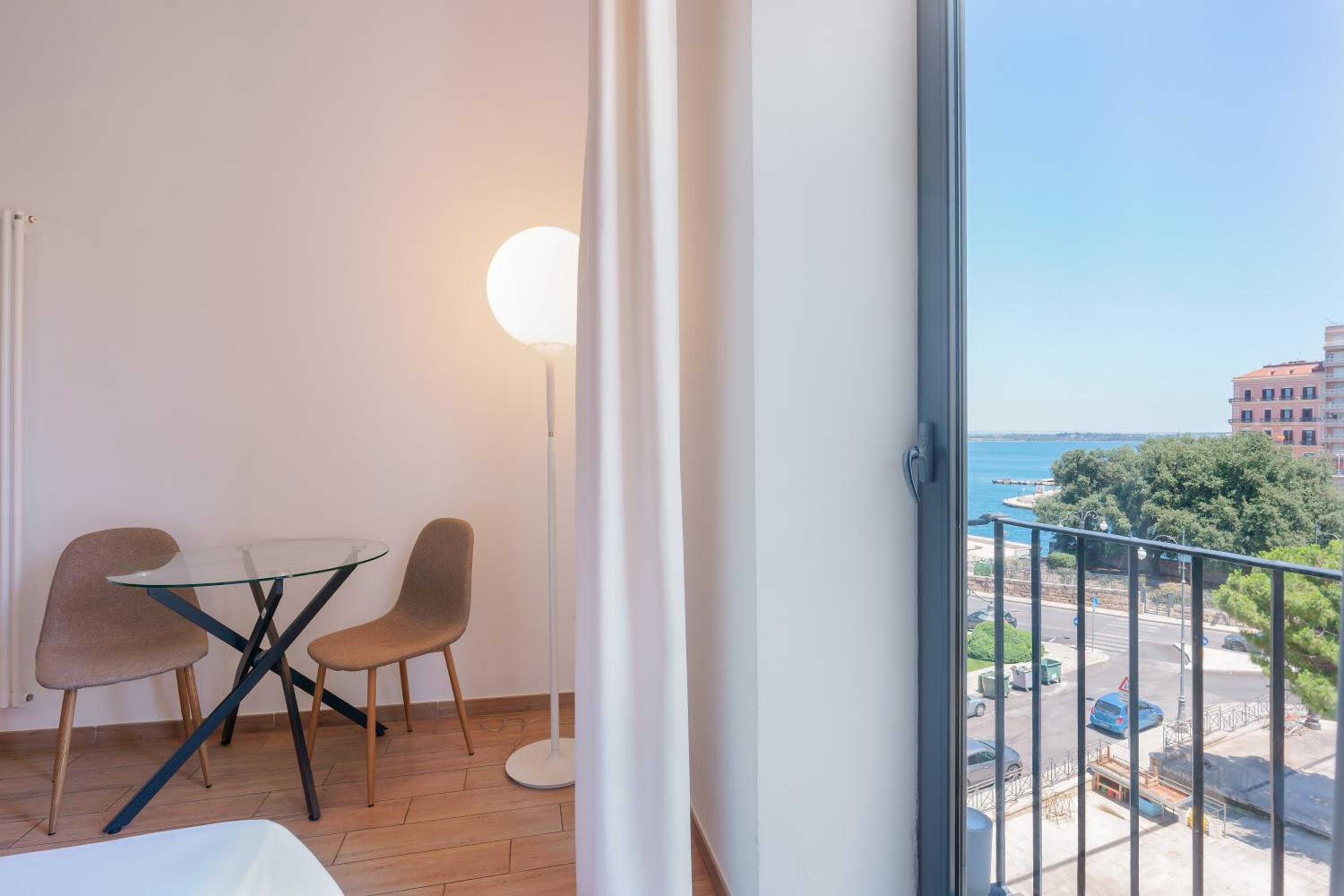 Suite with Sea View - Photo 4