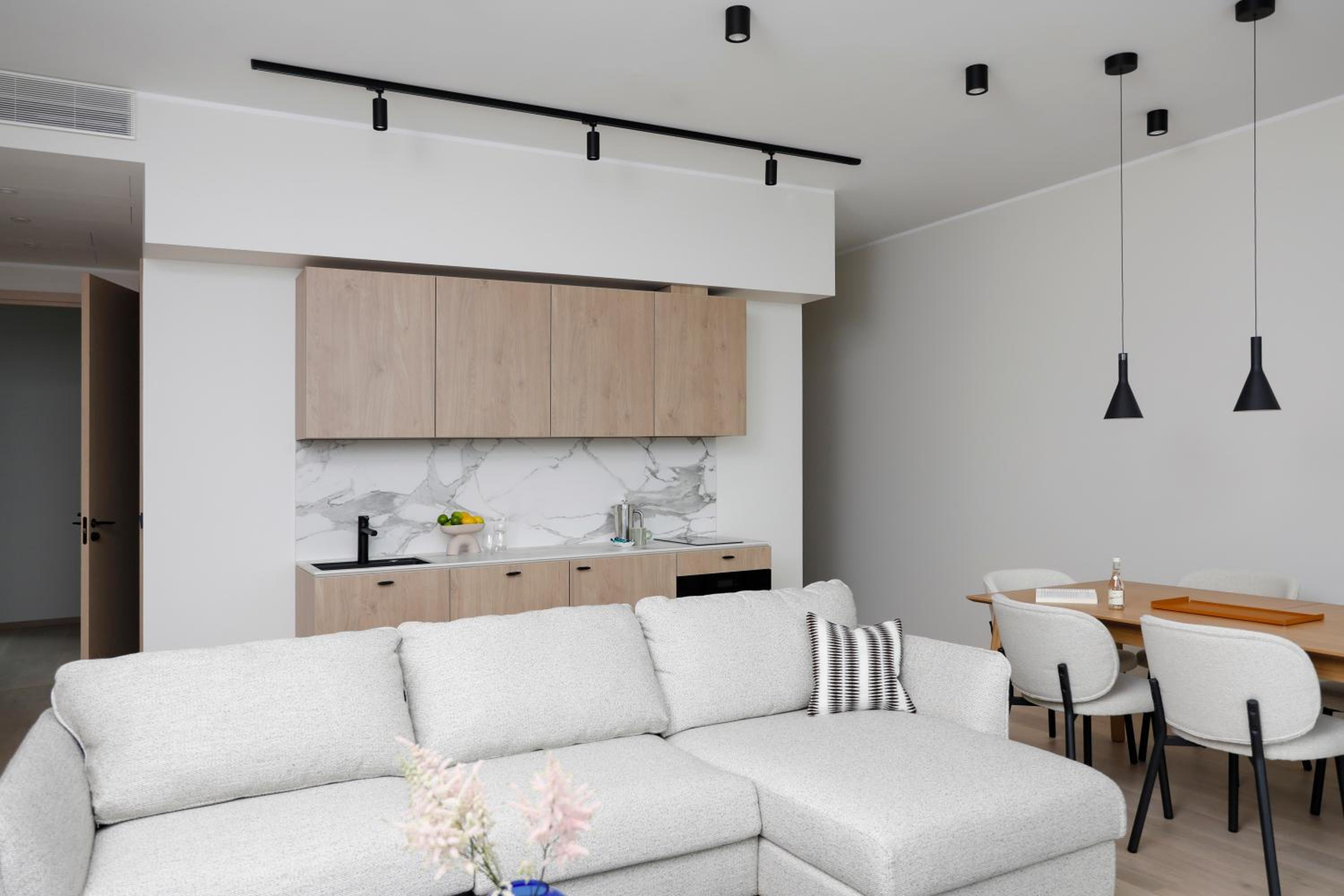 Signature Penthouse with Kitchen - 3 Bedroom - Roof Terrace