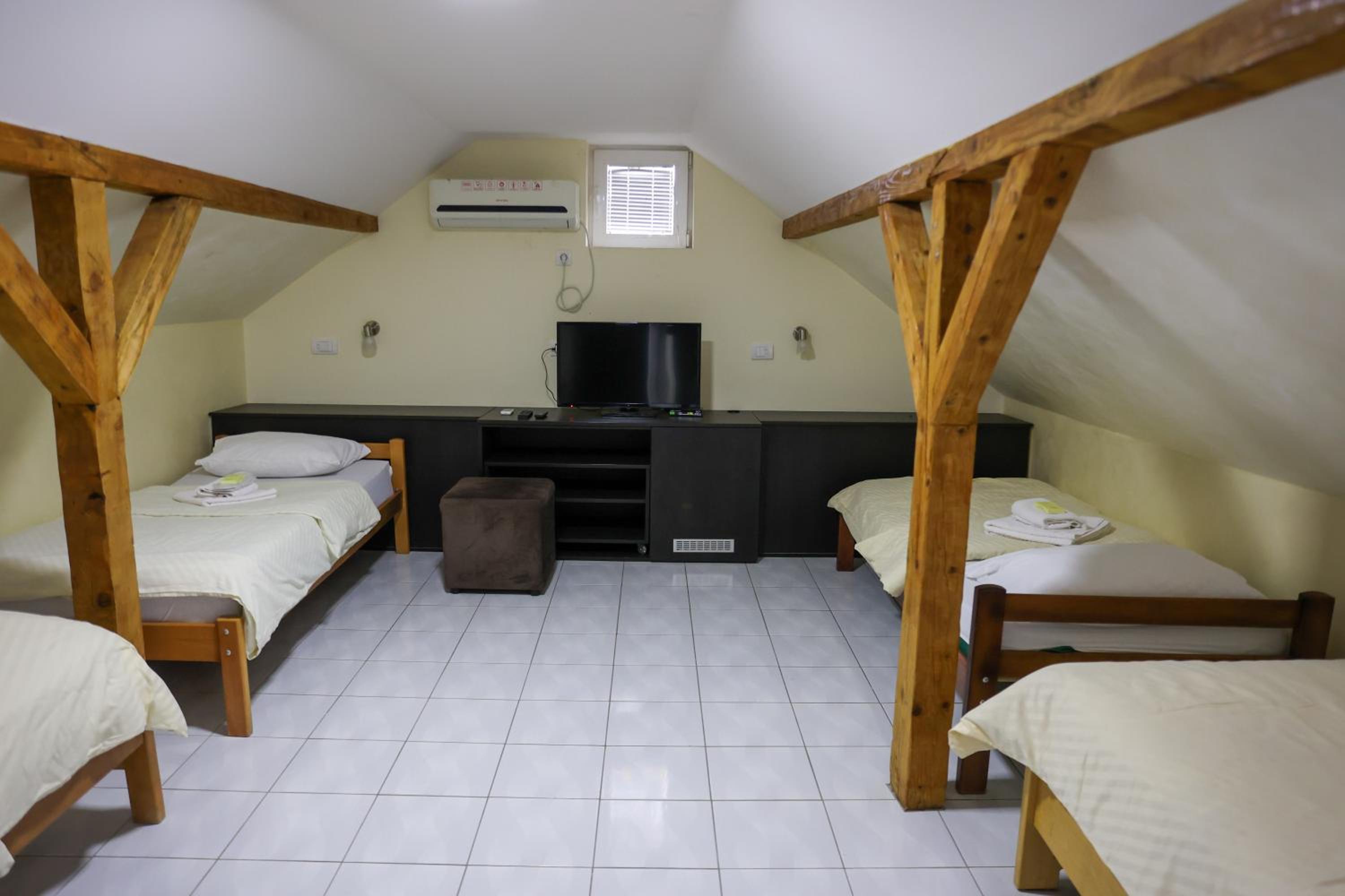 Classic Quadruple Room photo 1