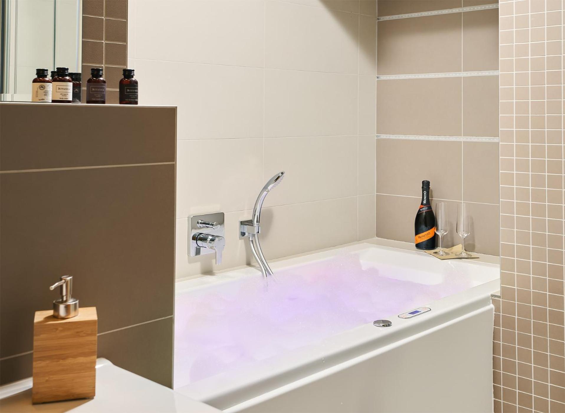 One-Bedroom Apartment - Photo 25