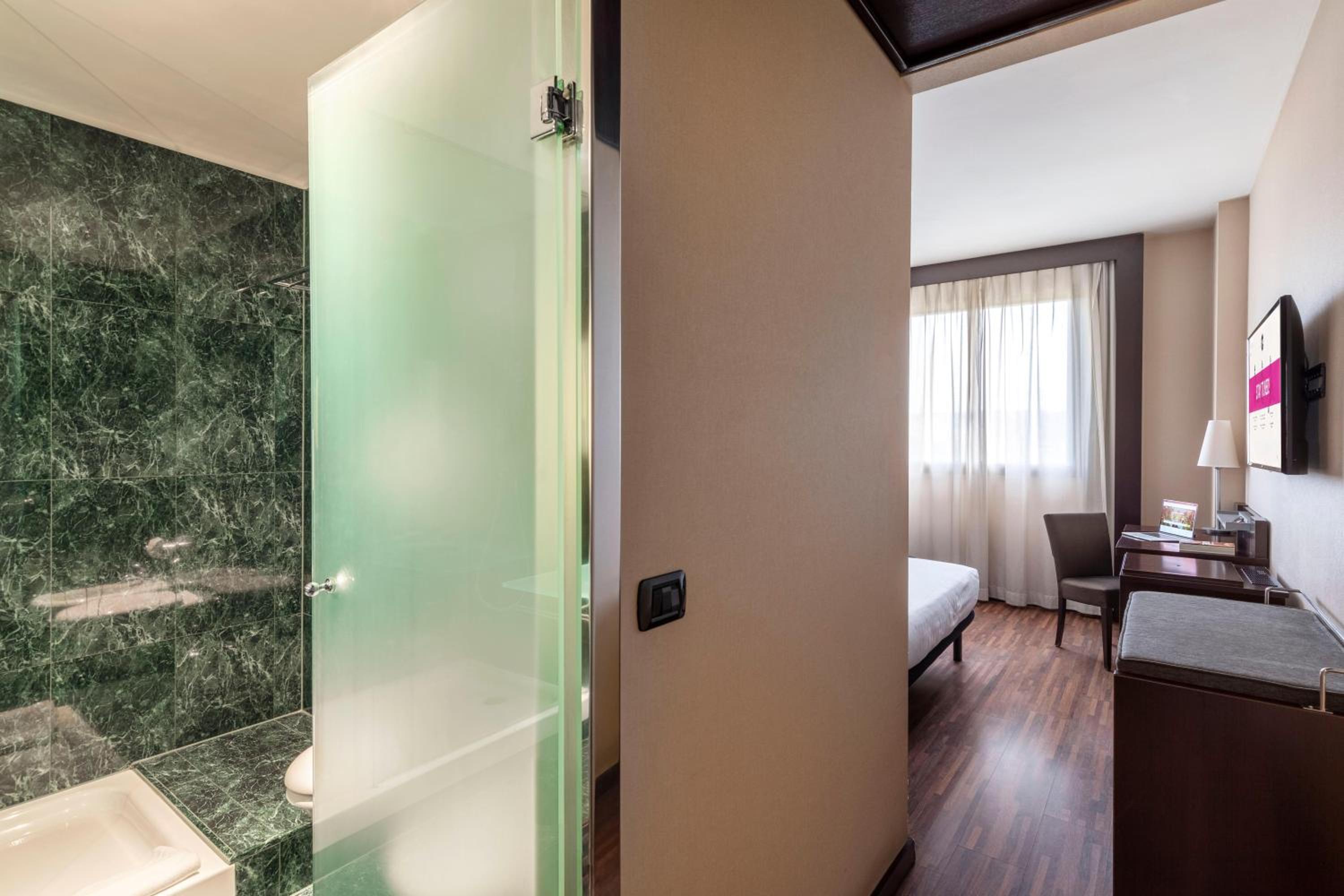 Double Room with Garden View - Photo 2
