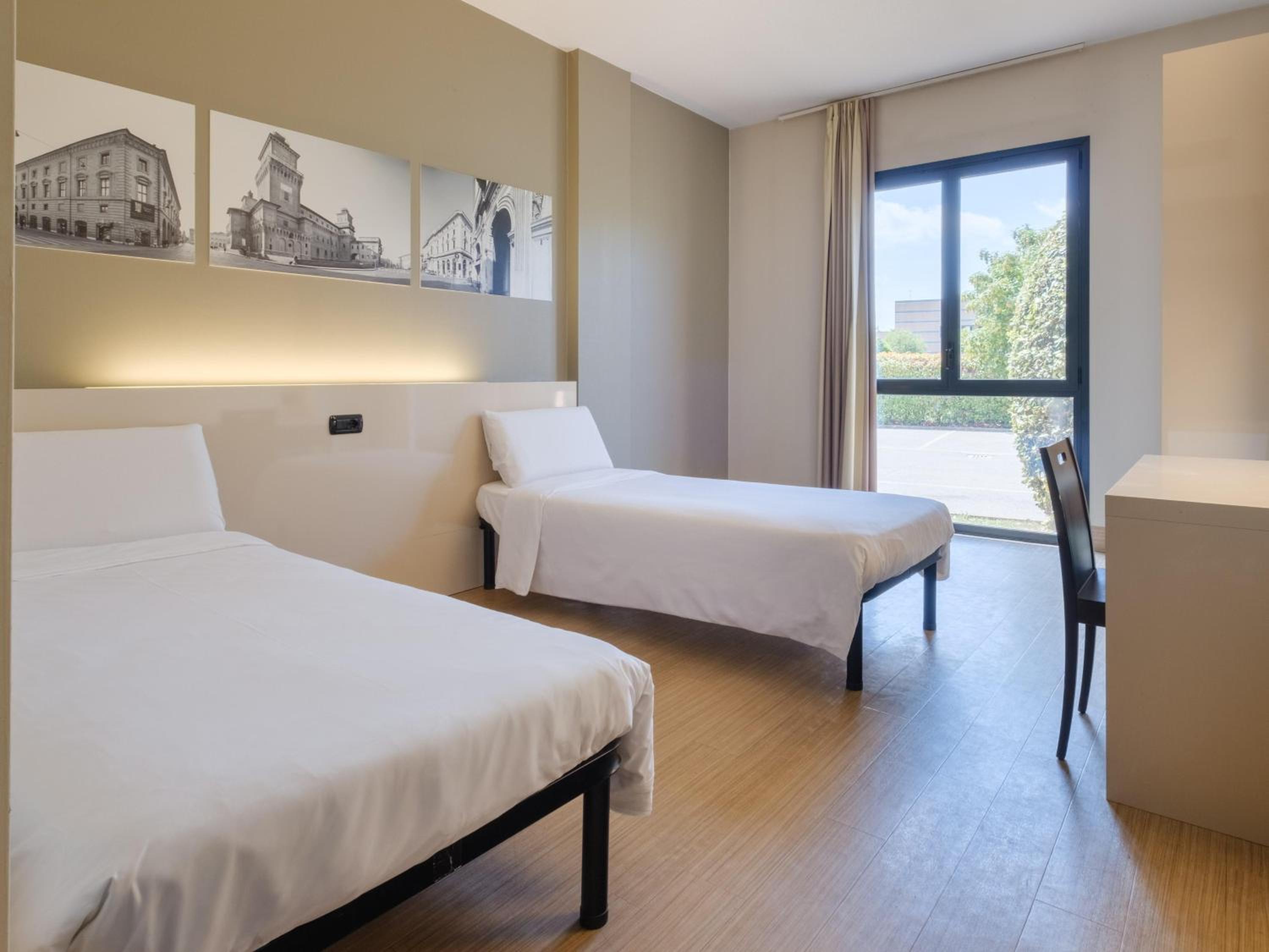 Twin Room - Photo 1