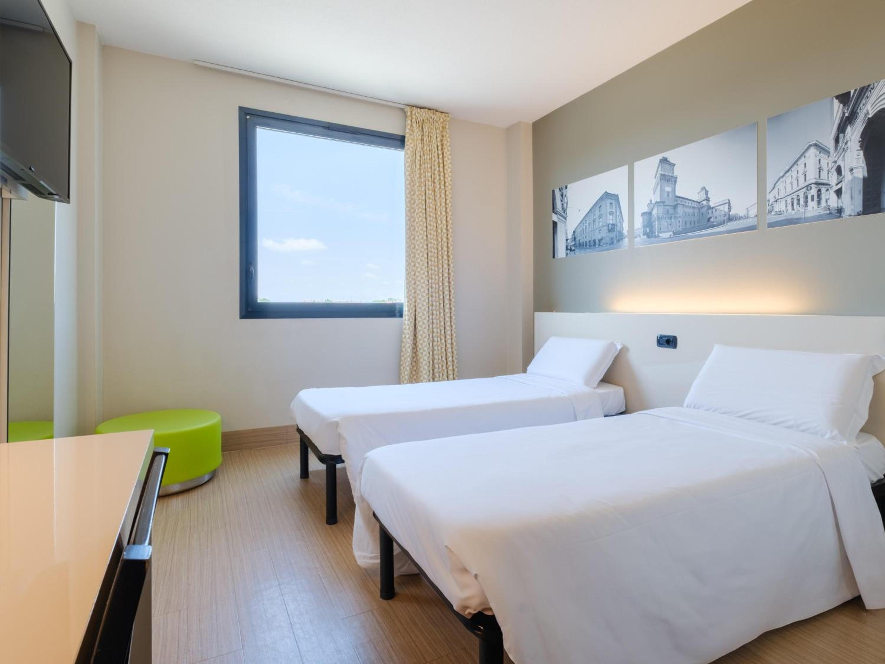 Twin Room - Photo 3