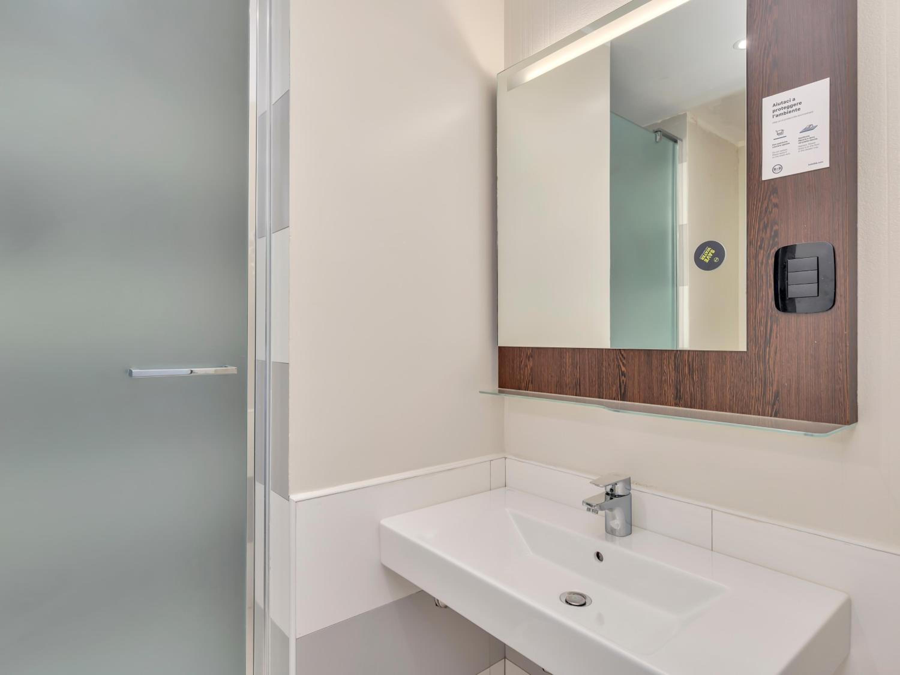 Standard Room with 1 Double Bed - Photo 4