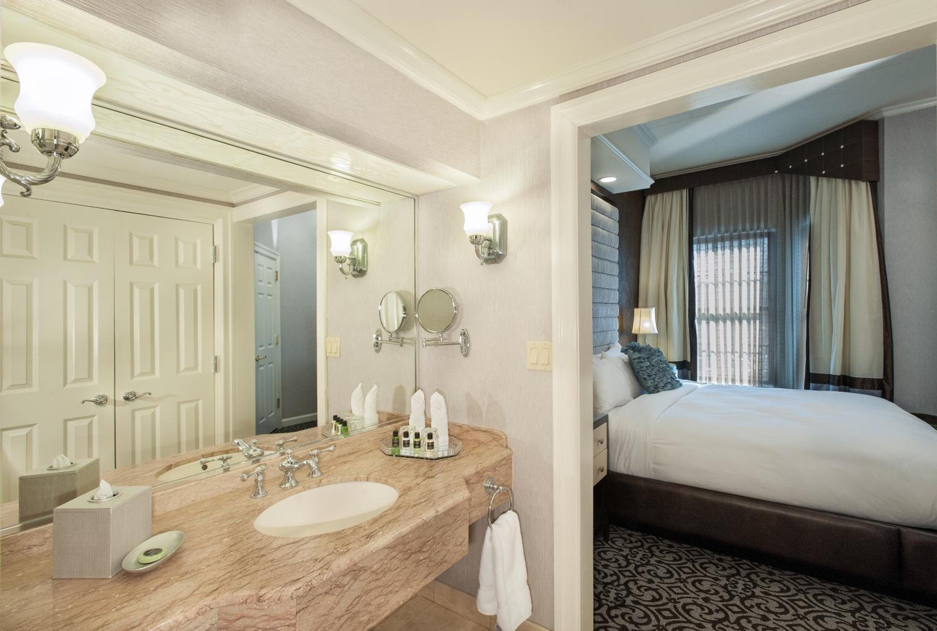 KING ONE BEDROOM SUITE - Photo 4