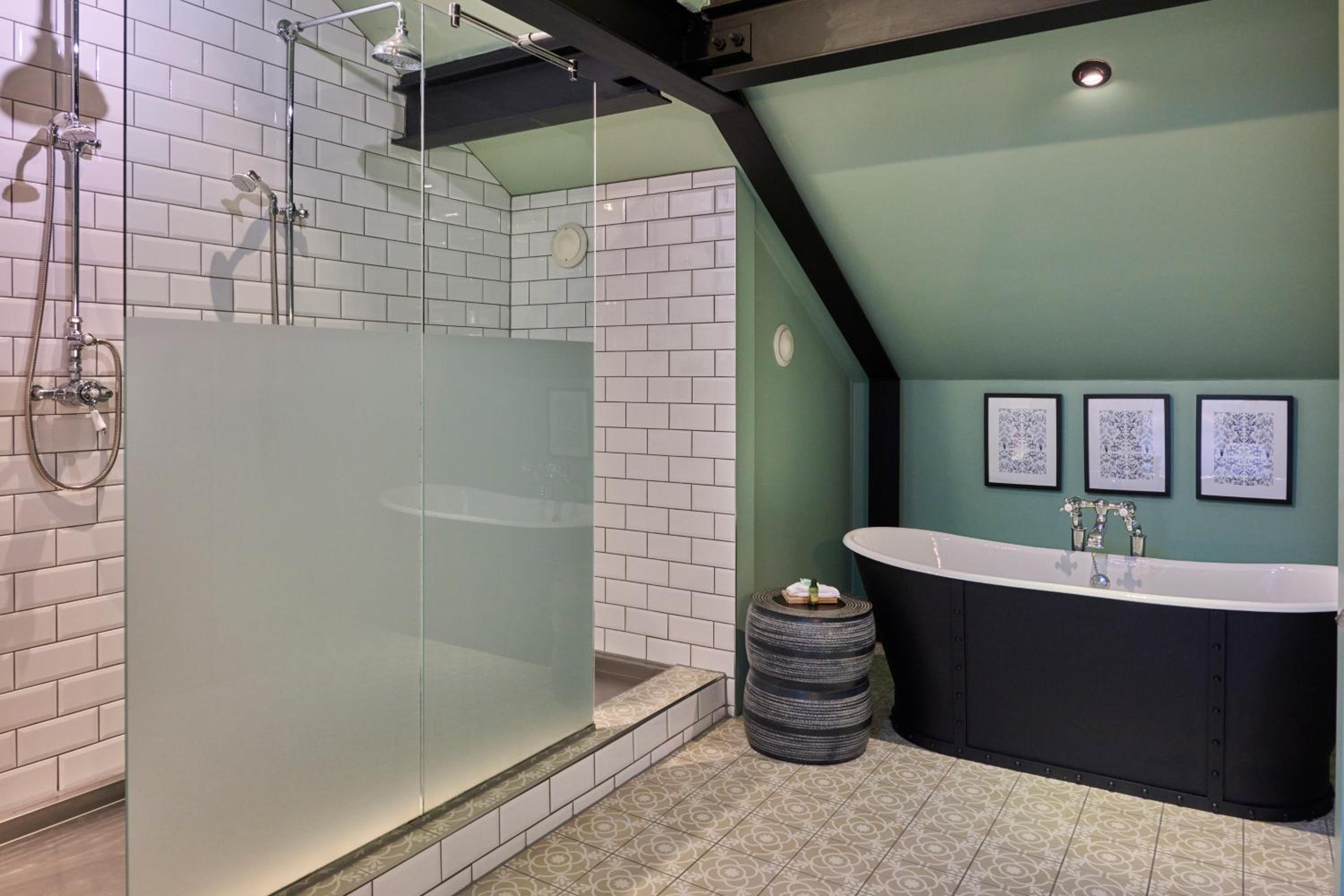 Suite - Photo 2