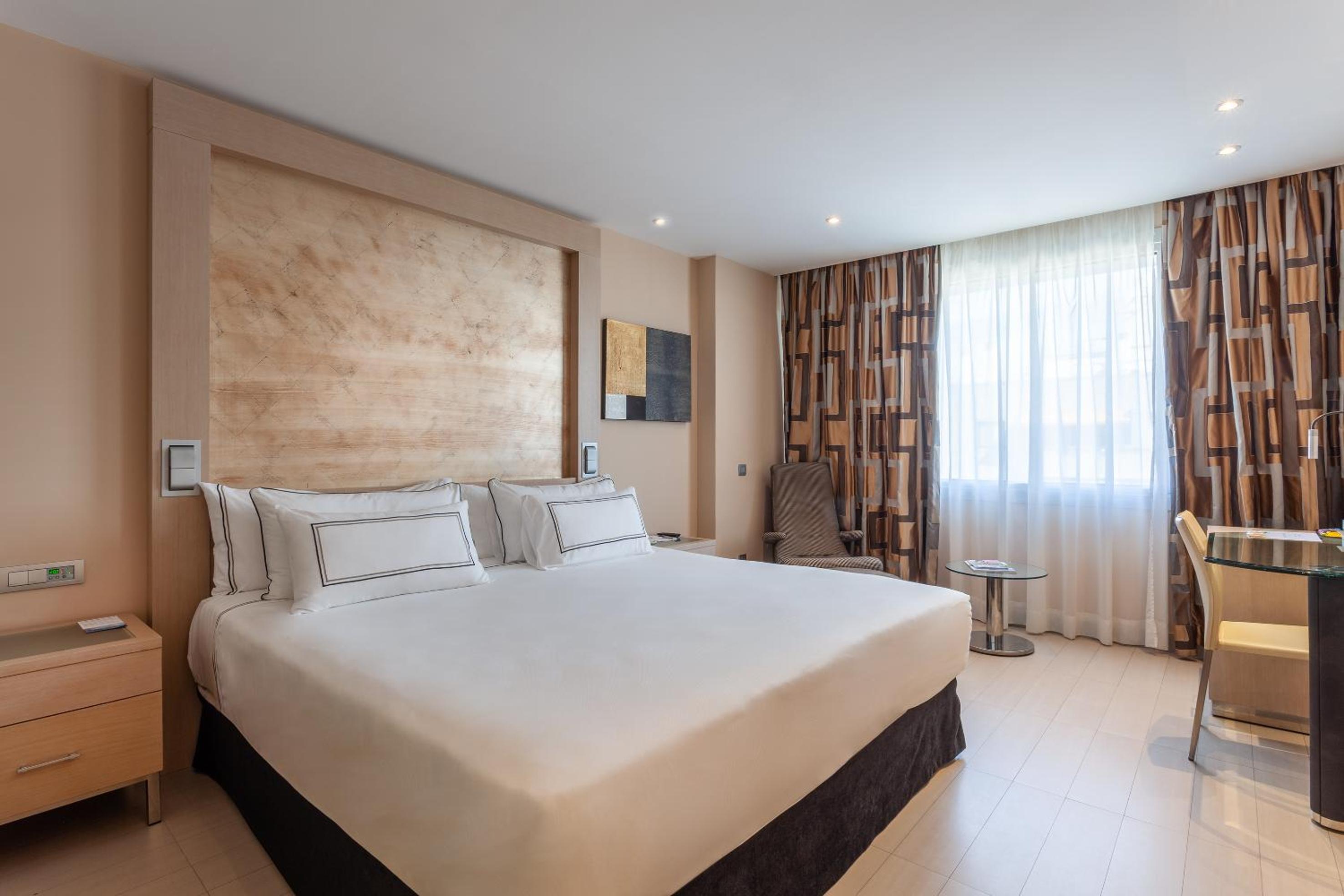 Premium Room (2 Adults + 2 Children) thumbnail 6