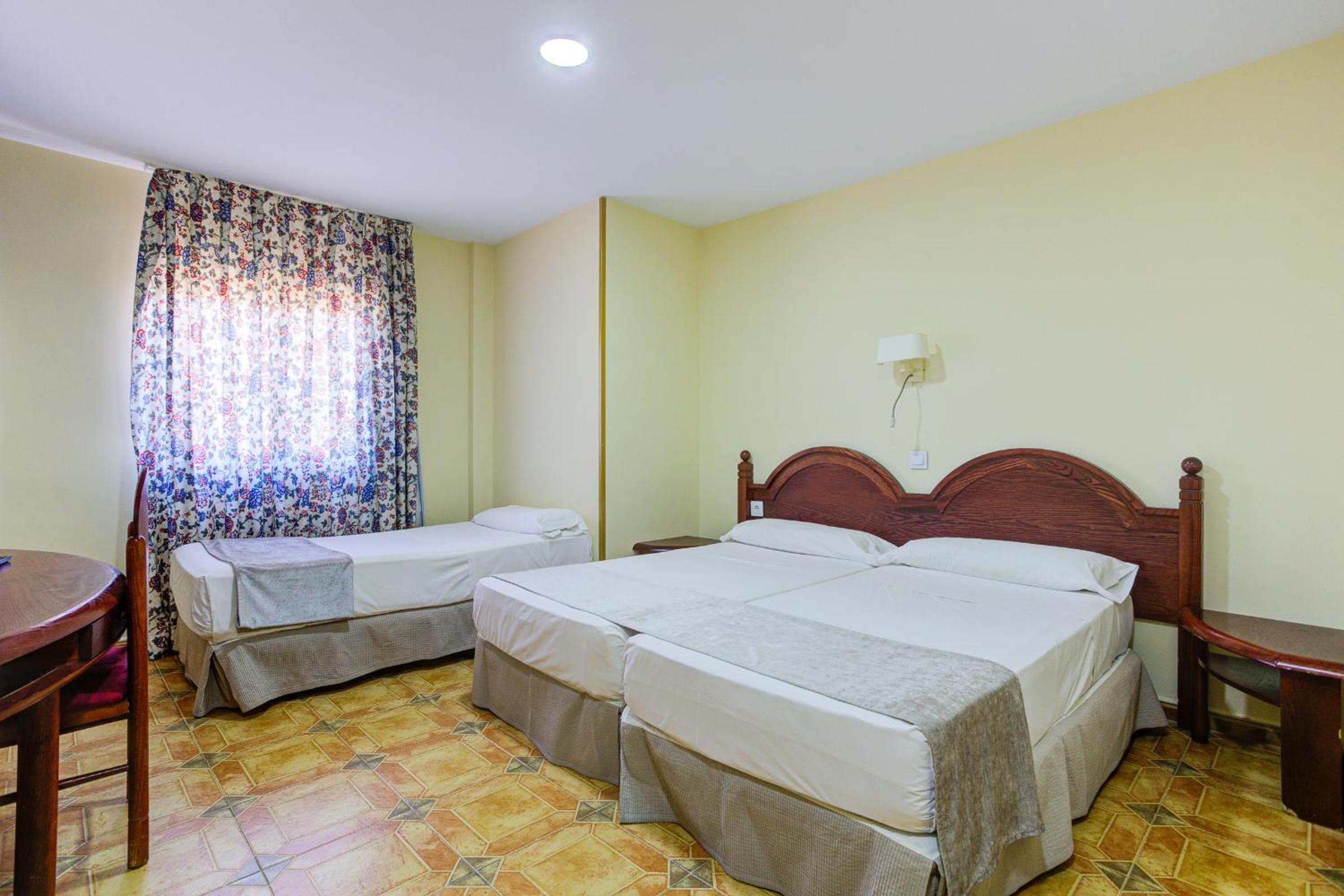 Classic Triple Room - Photo 1