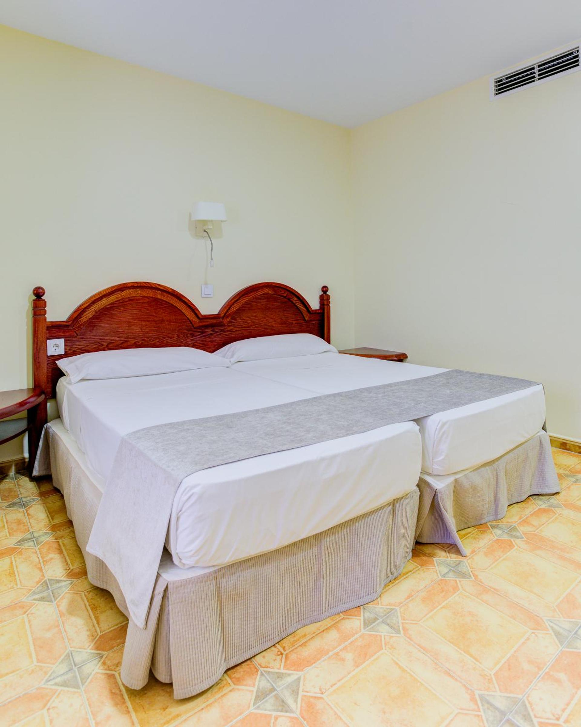 Twin Room - Photo 1