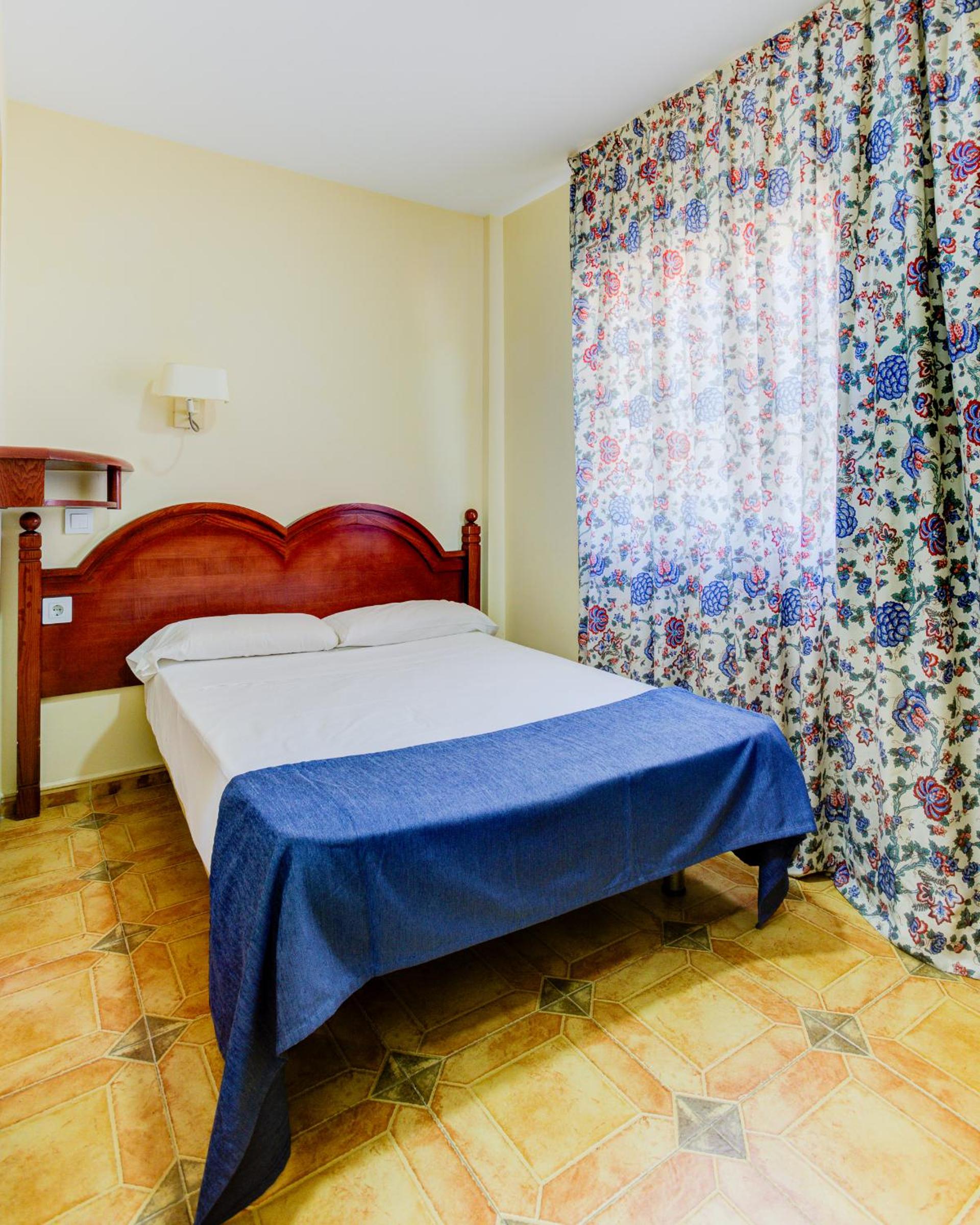 Deluxe Queen Room - Photo 1
