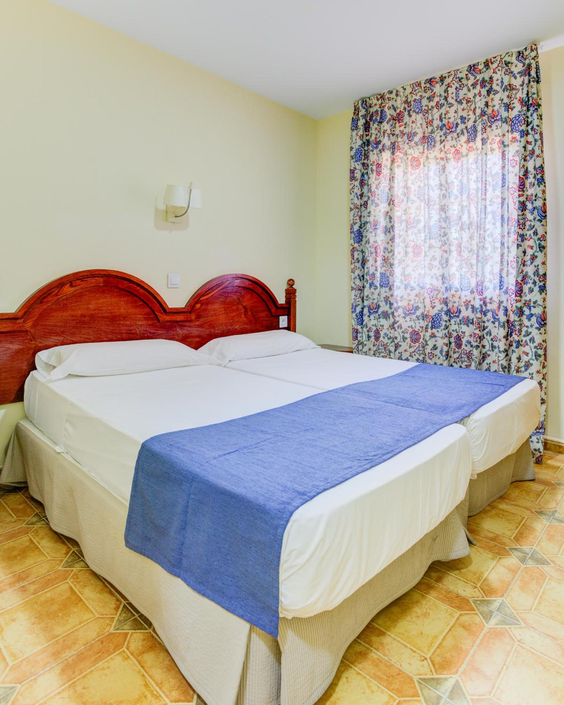 Twin Room - Photo 6