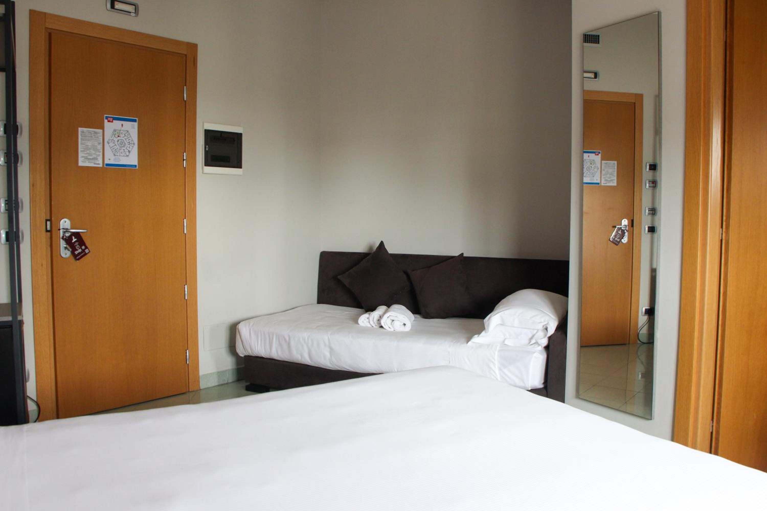 Triple Room - Photo 1