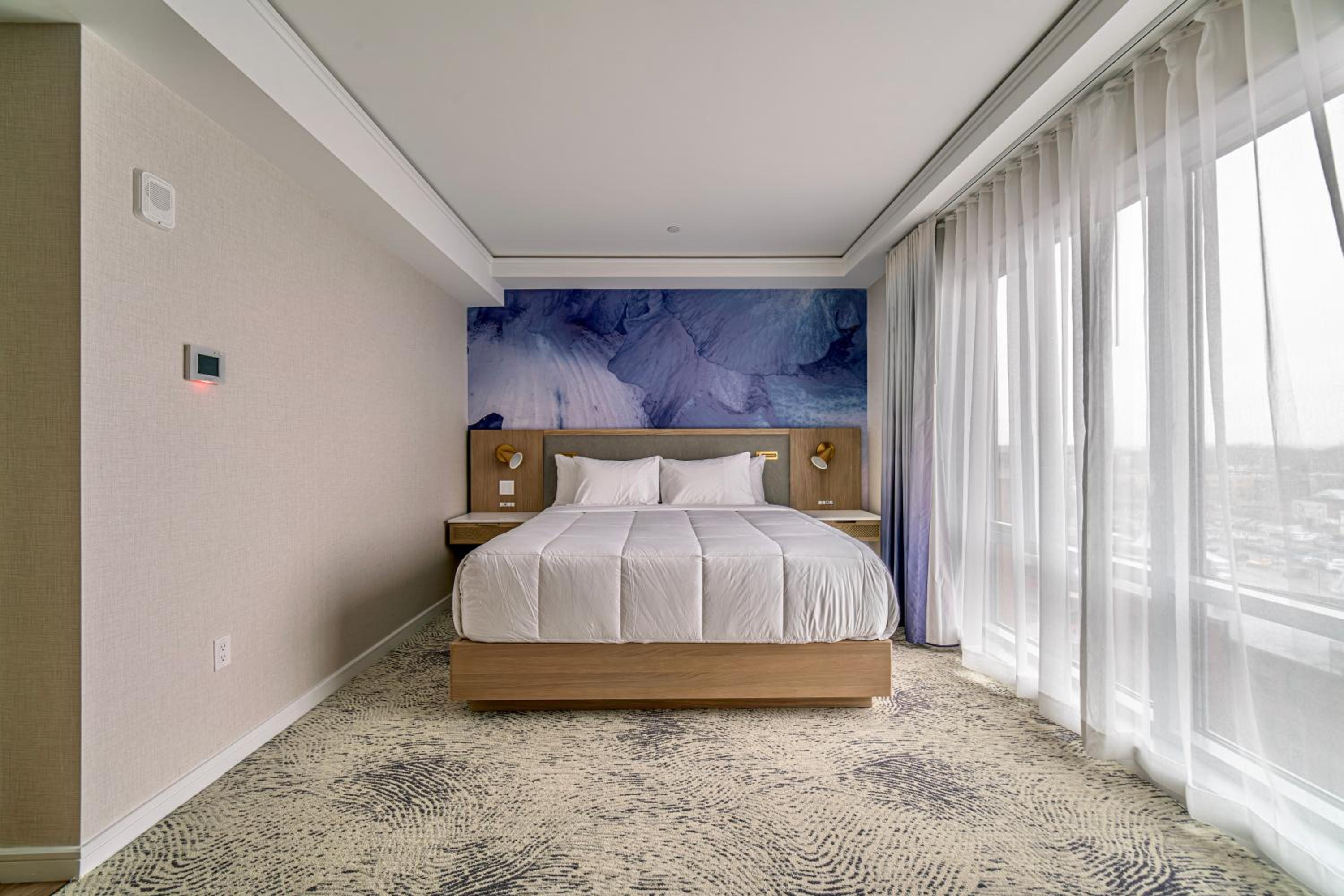 Deluxe King Room - Photo 1