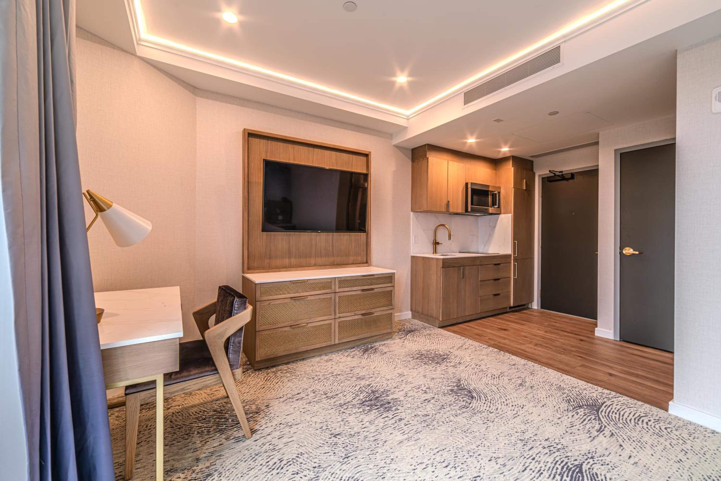 Deluxe King Room - Photo 3