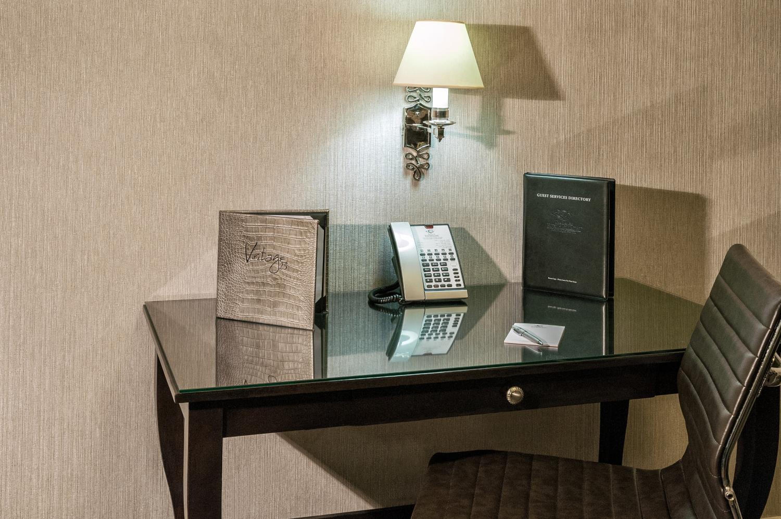 Studio King Suite - Photo 1