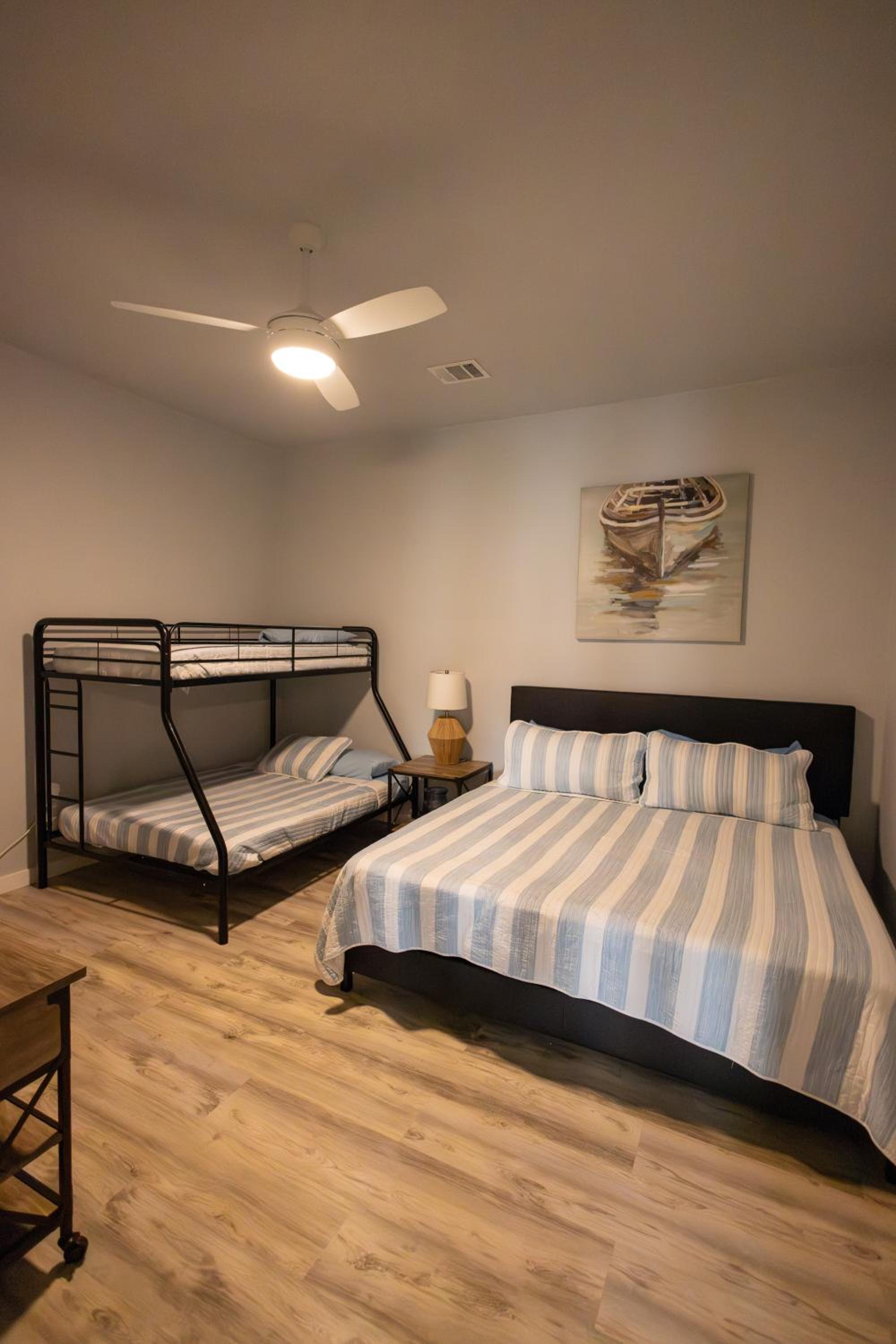 Two-Bedroom House - Photo 15
