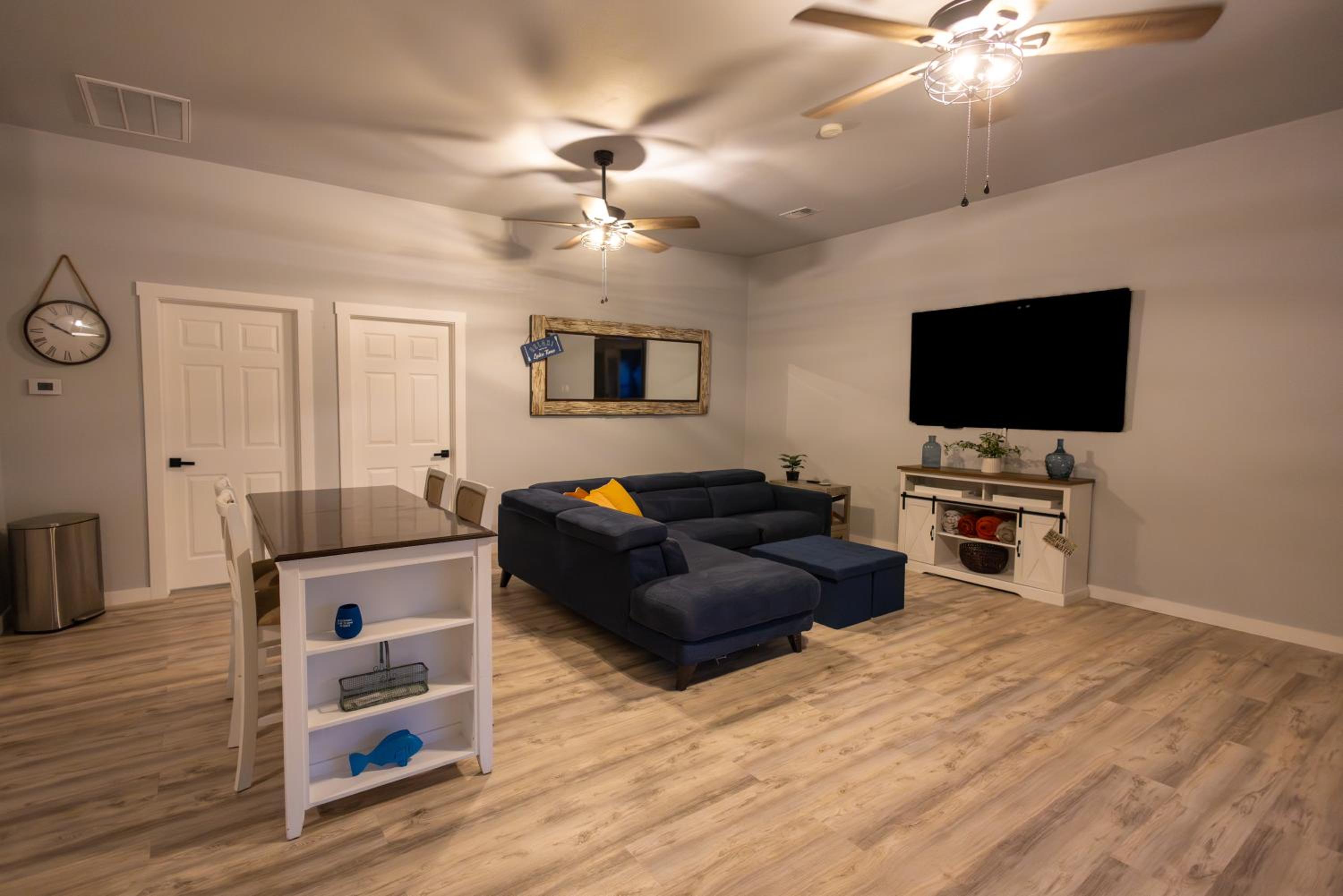 Two-Bedroom House - Photo 16