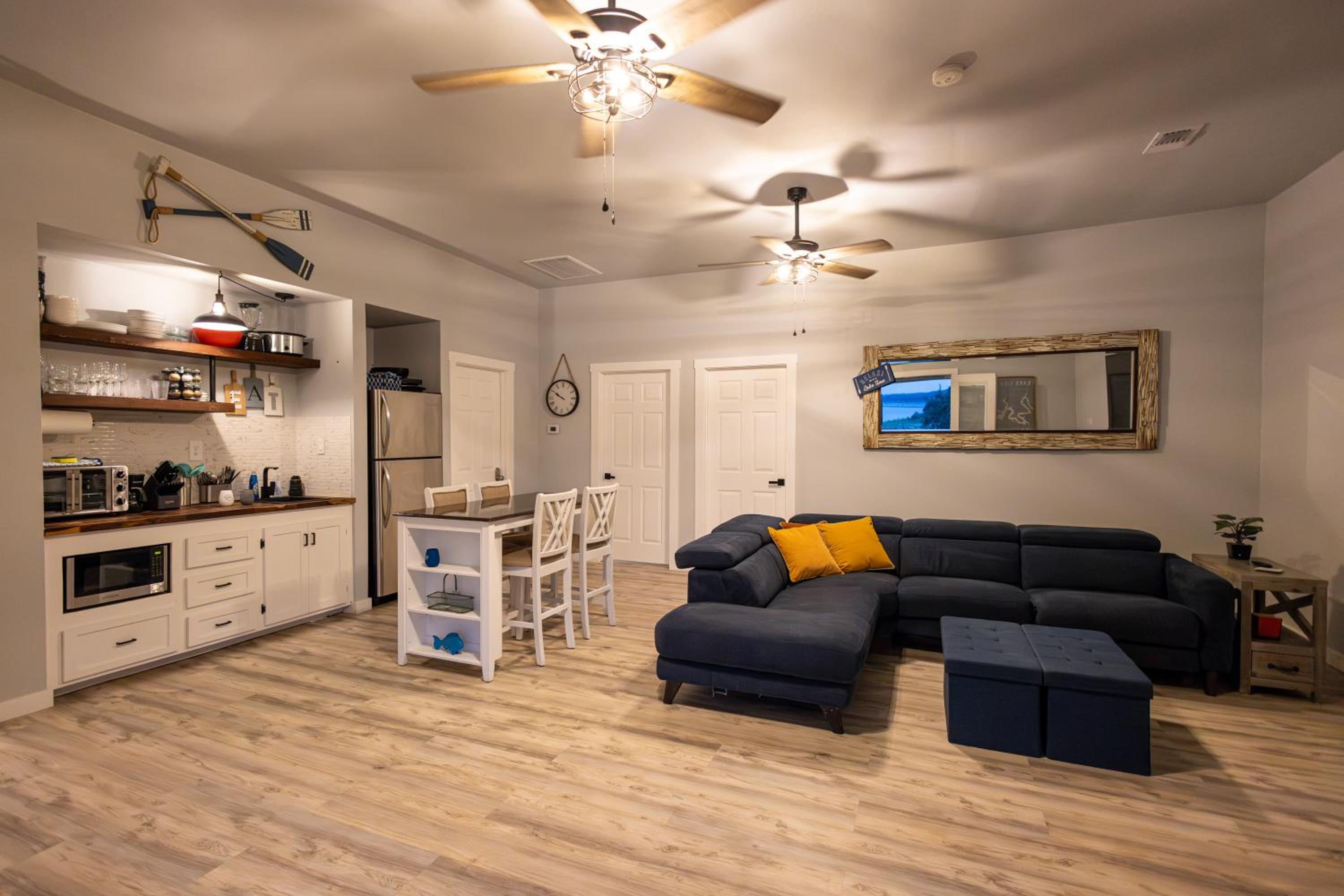 Two-Bedroom House - Photo 18