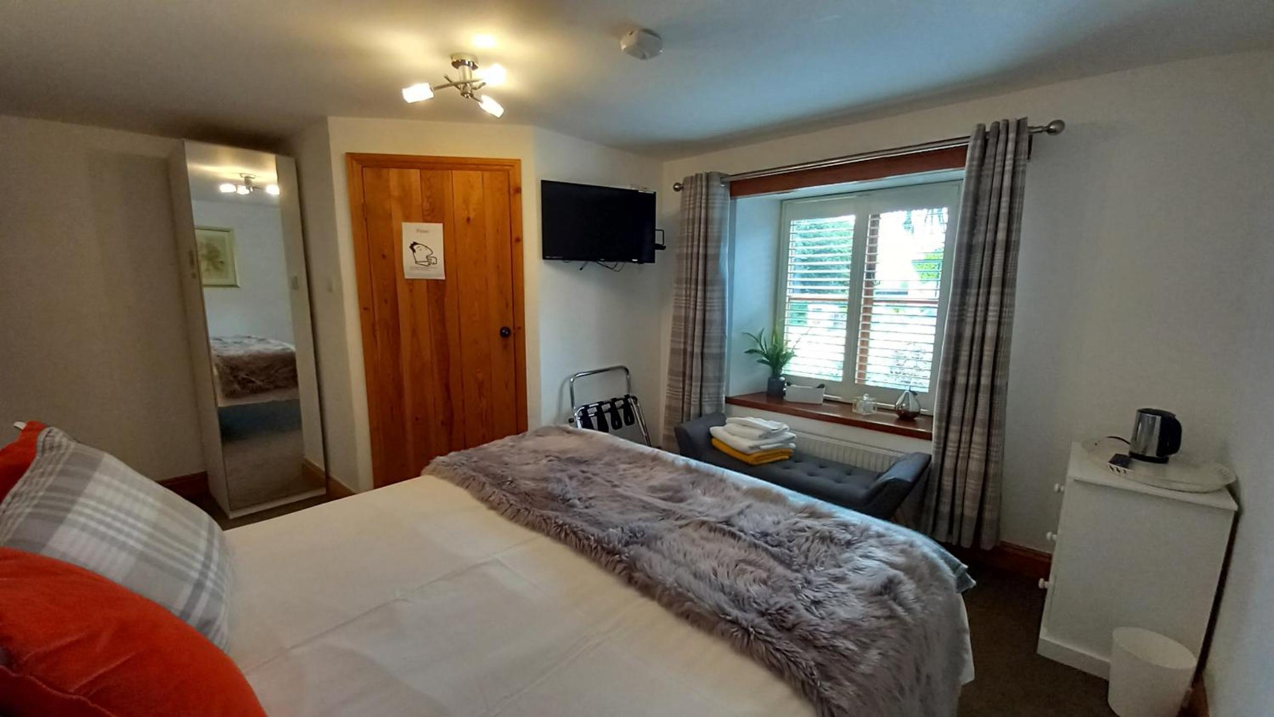 Standard King Room photo 2