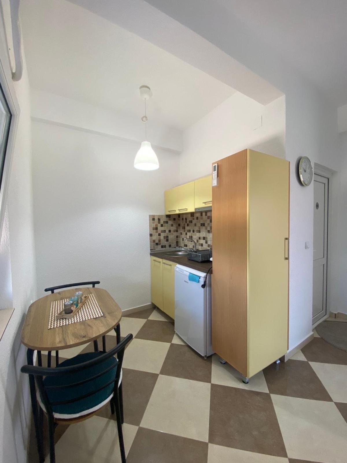 One-Bedroom Apartment photo 2