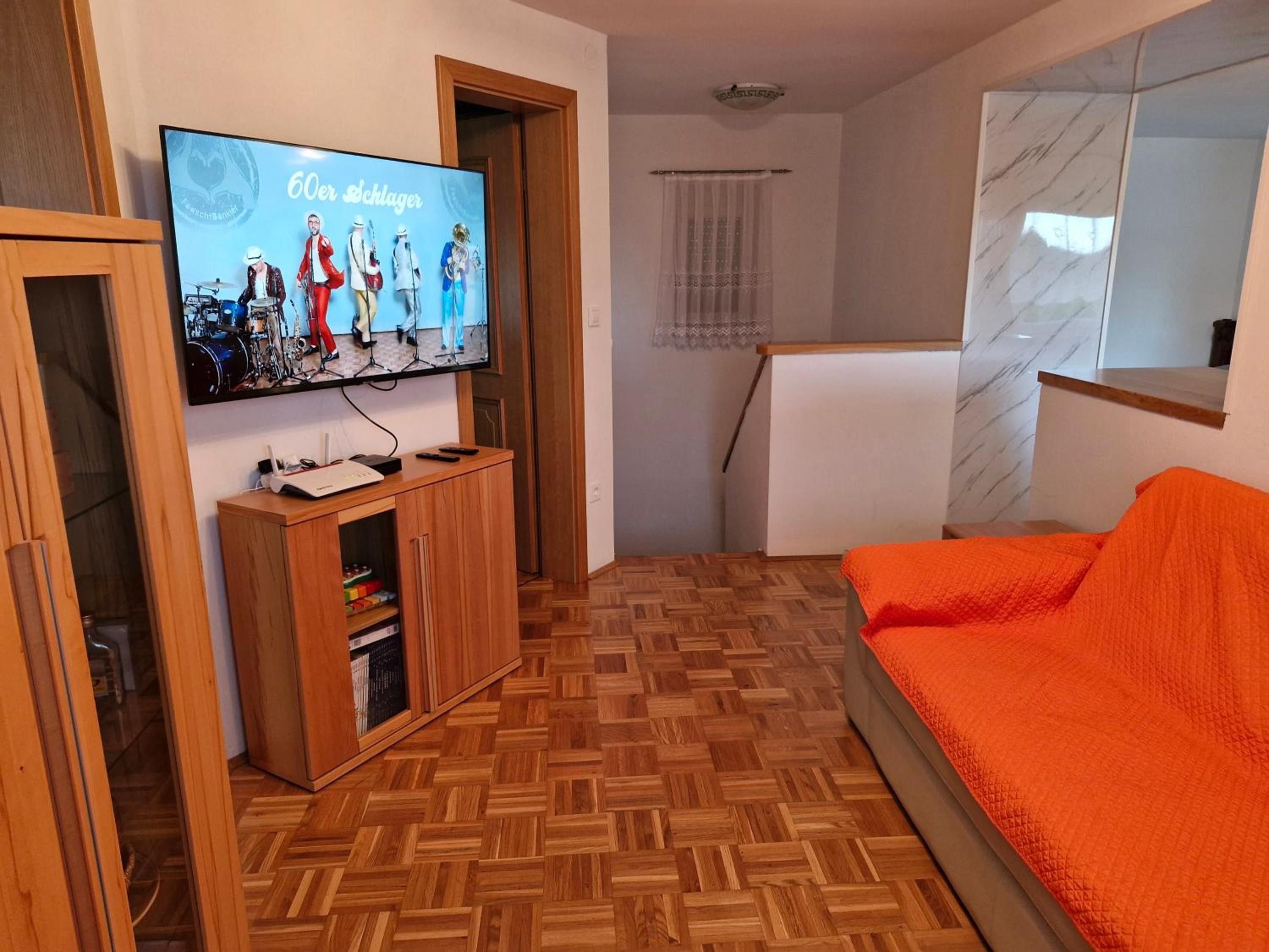 Five-Bedroom House photo 3