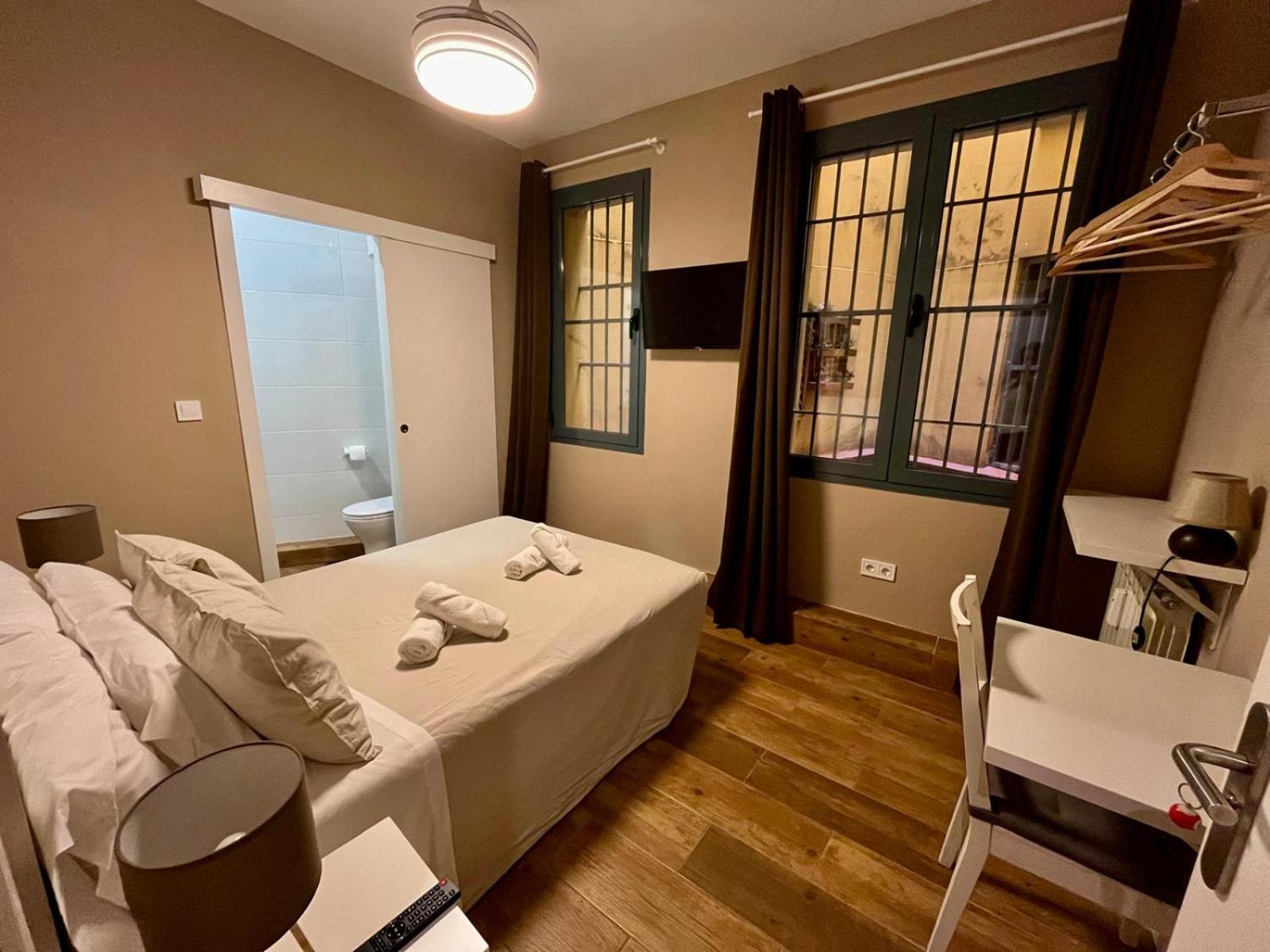 Double Room - Photo 2