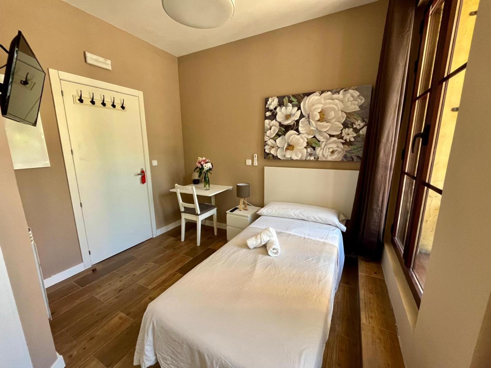 Single Room photo 3
