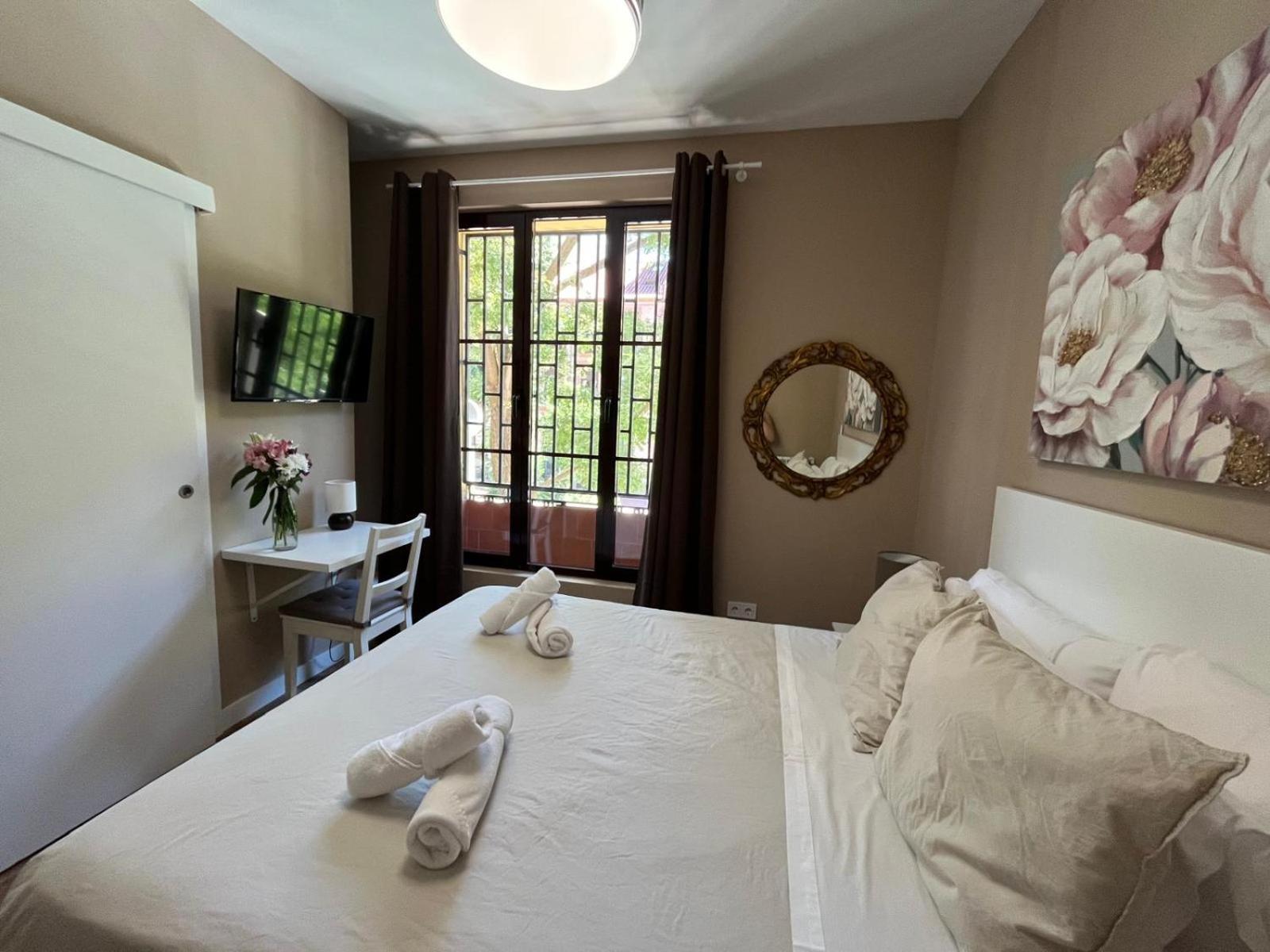 Double Room - Photo 6
