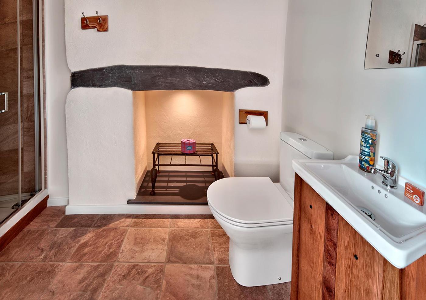 Double Room with Private Bathroom photo 2