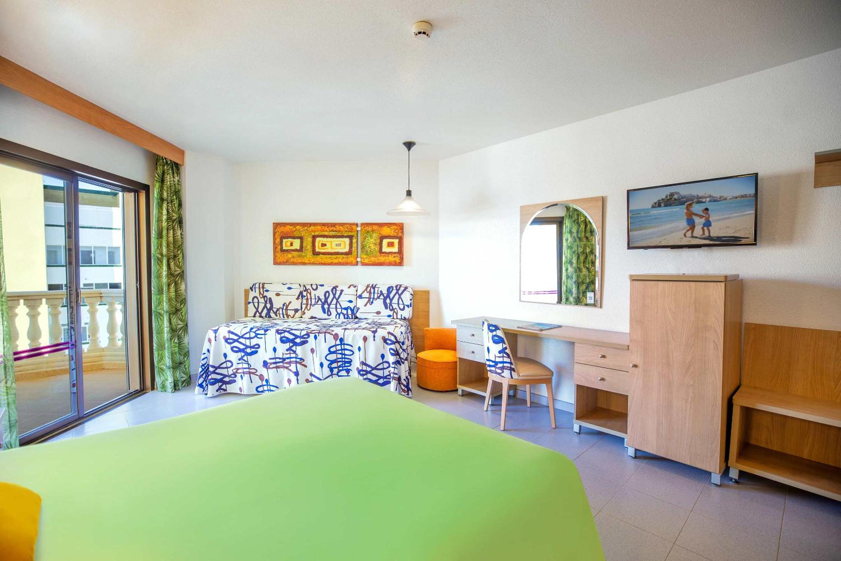 Habitación Doble o Twin Superior con Cama Adicional (2 Adultos + 1 Niño)
