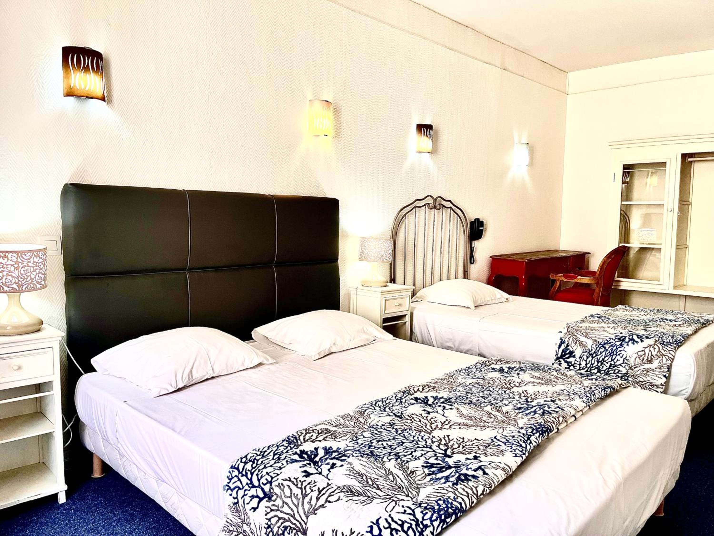 Twin Room - Photo 6