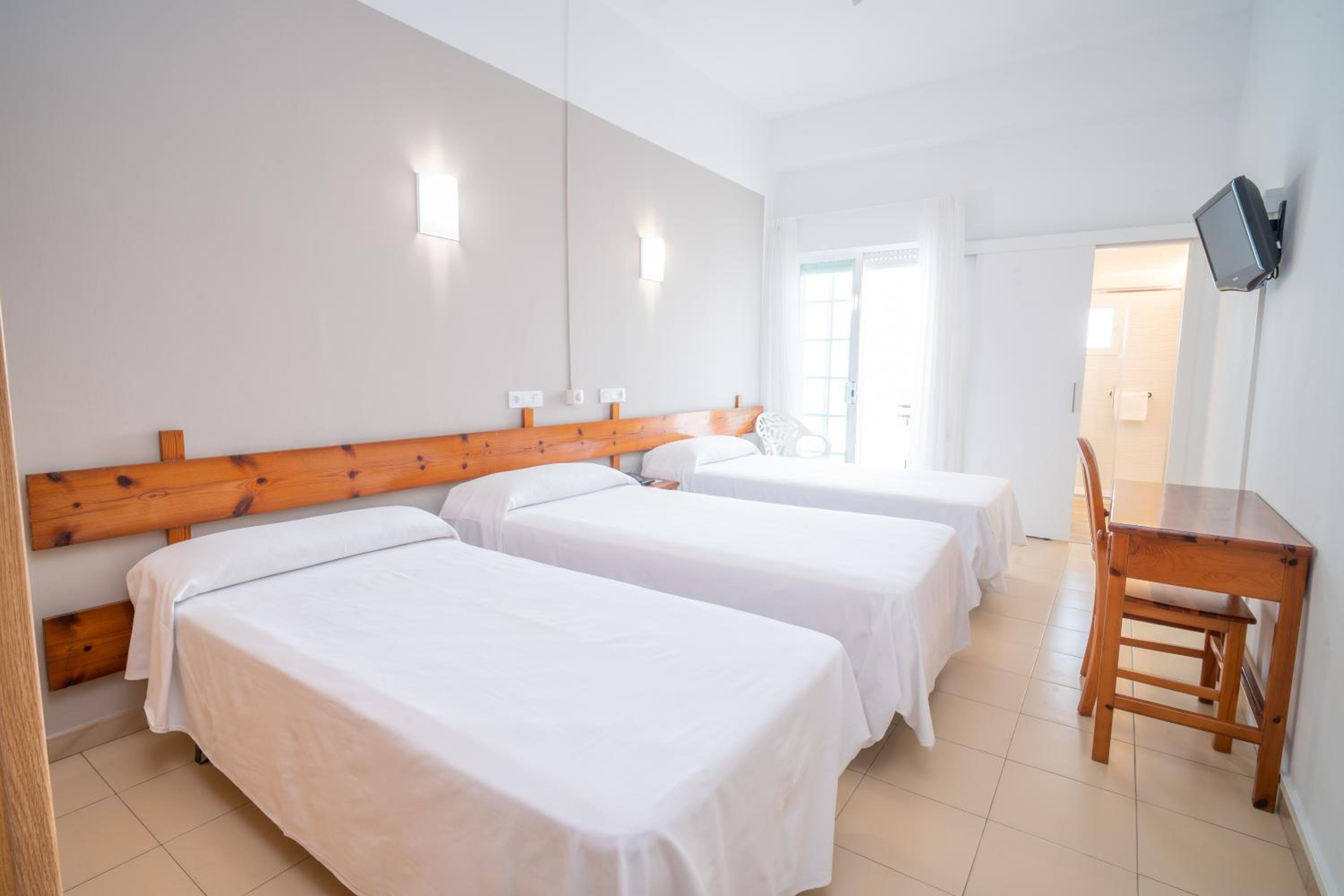 Double Room with Extra Bed photo 1