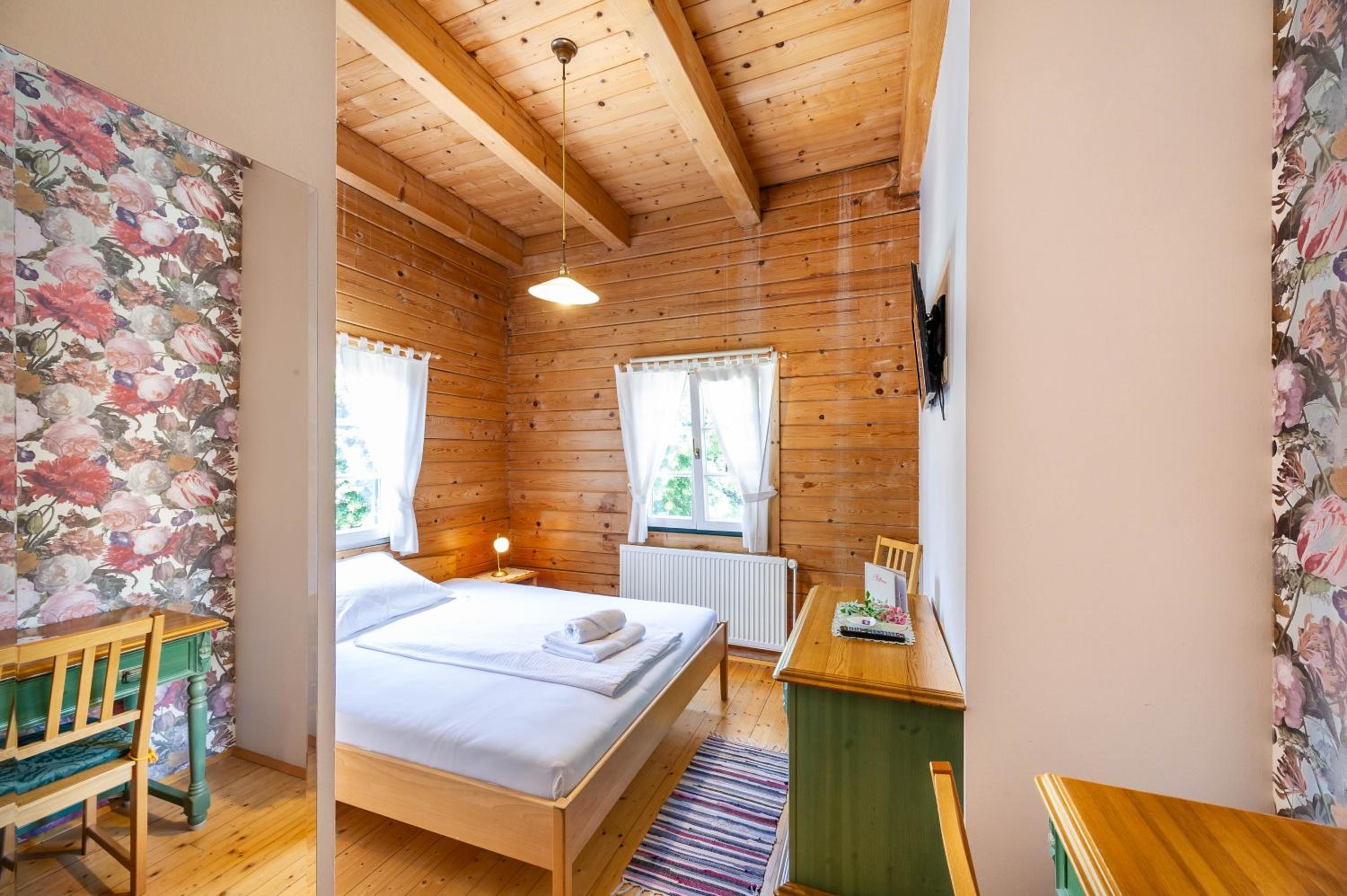 Double or Twin Room - Photo 7