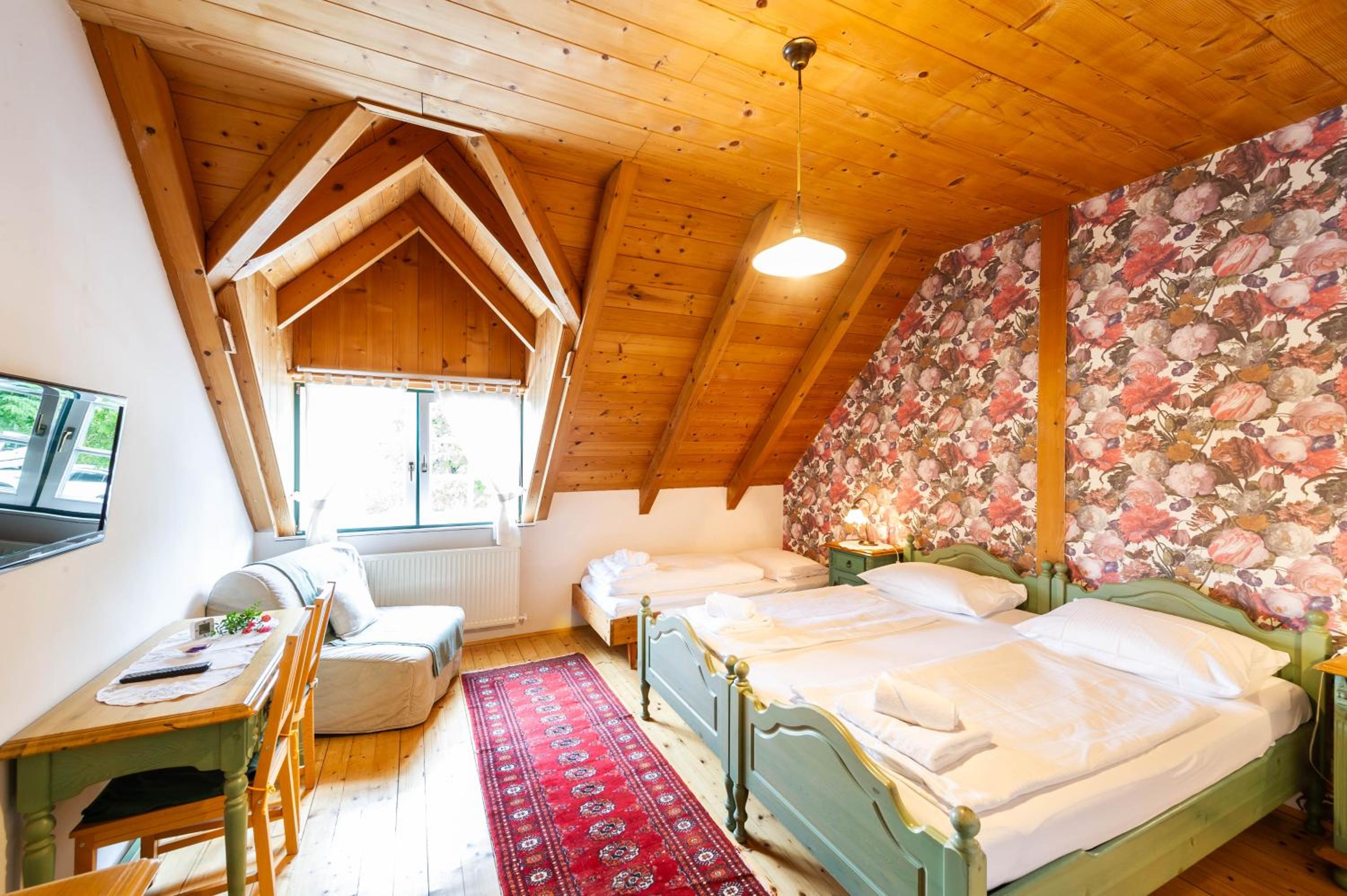 Triple Room - Photo 9