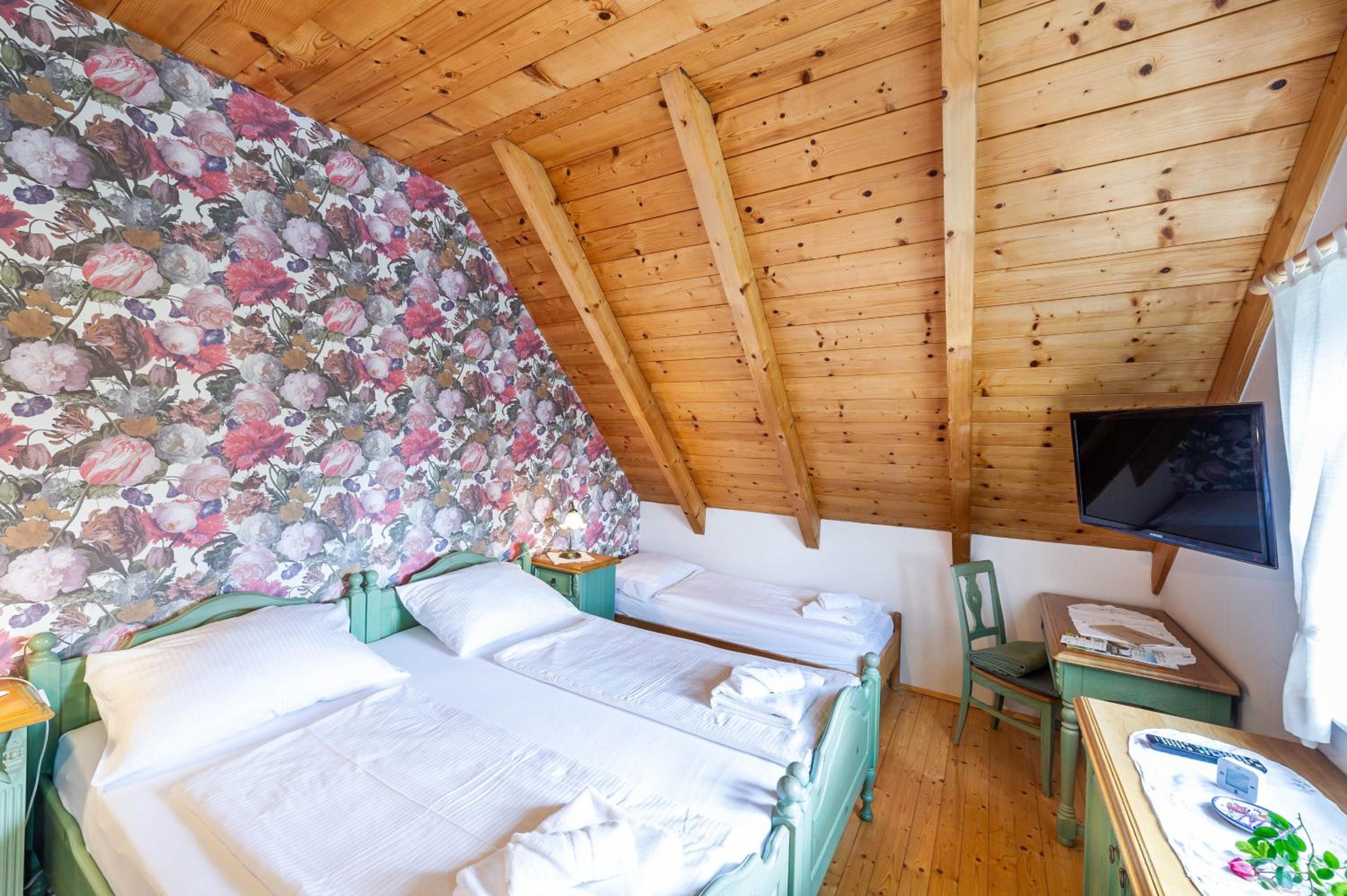 Triple Room - Photo 2