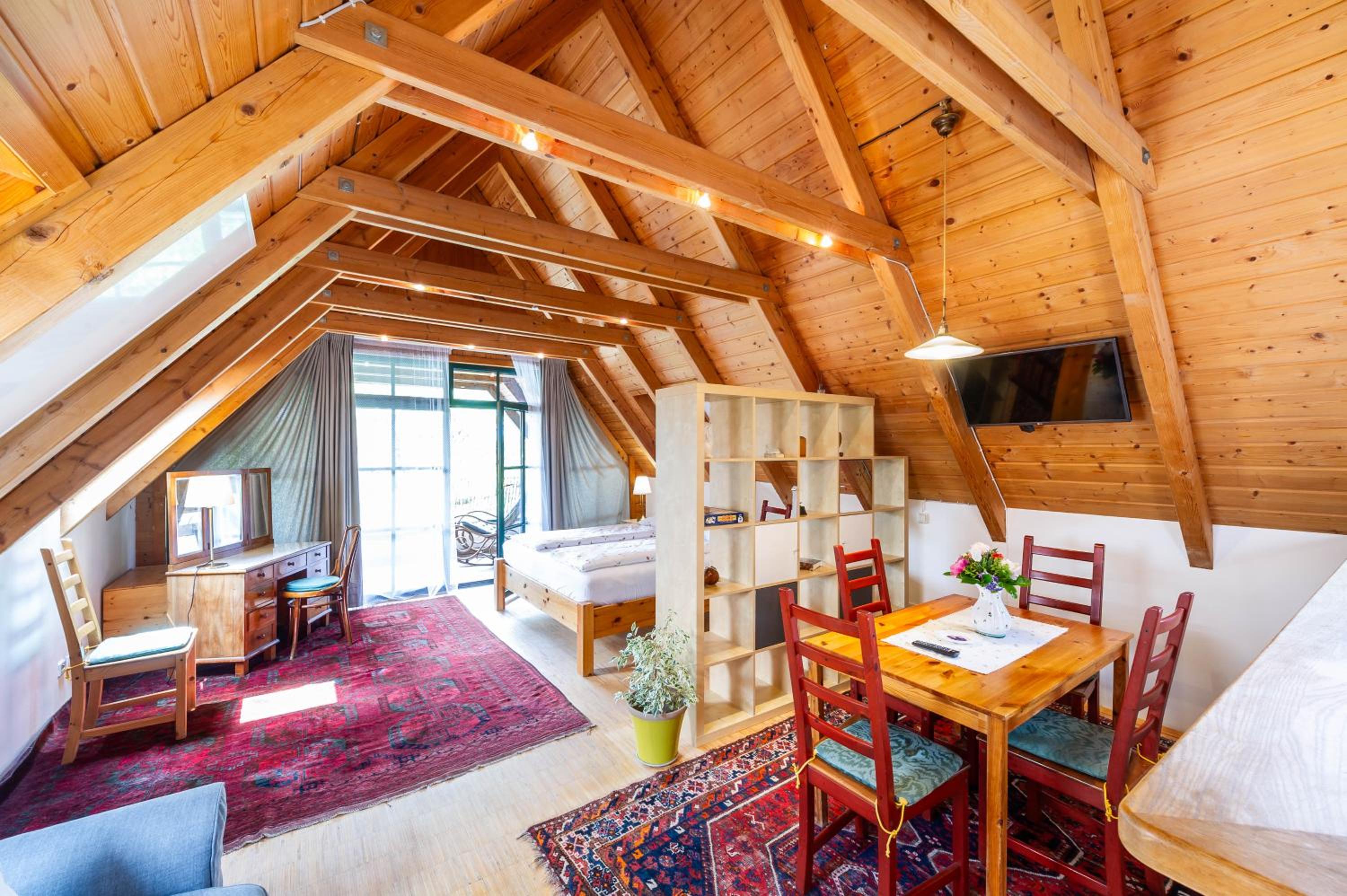 Studio Apartment - Photo 17