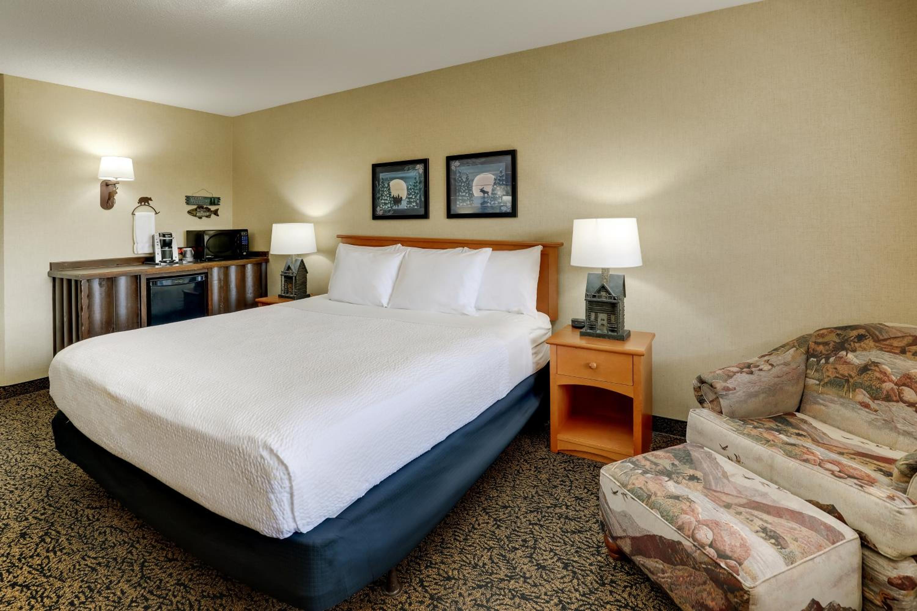 Deluxe King Room - Photo 2