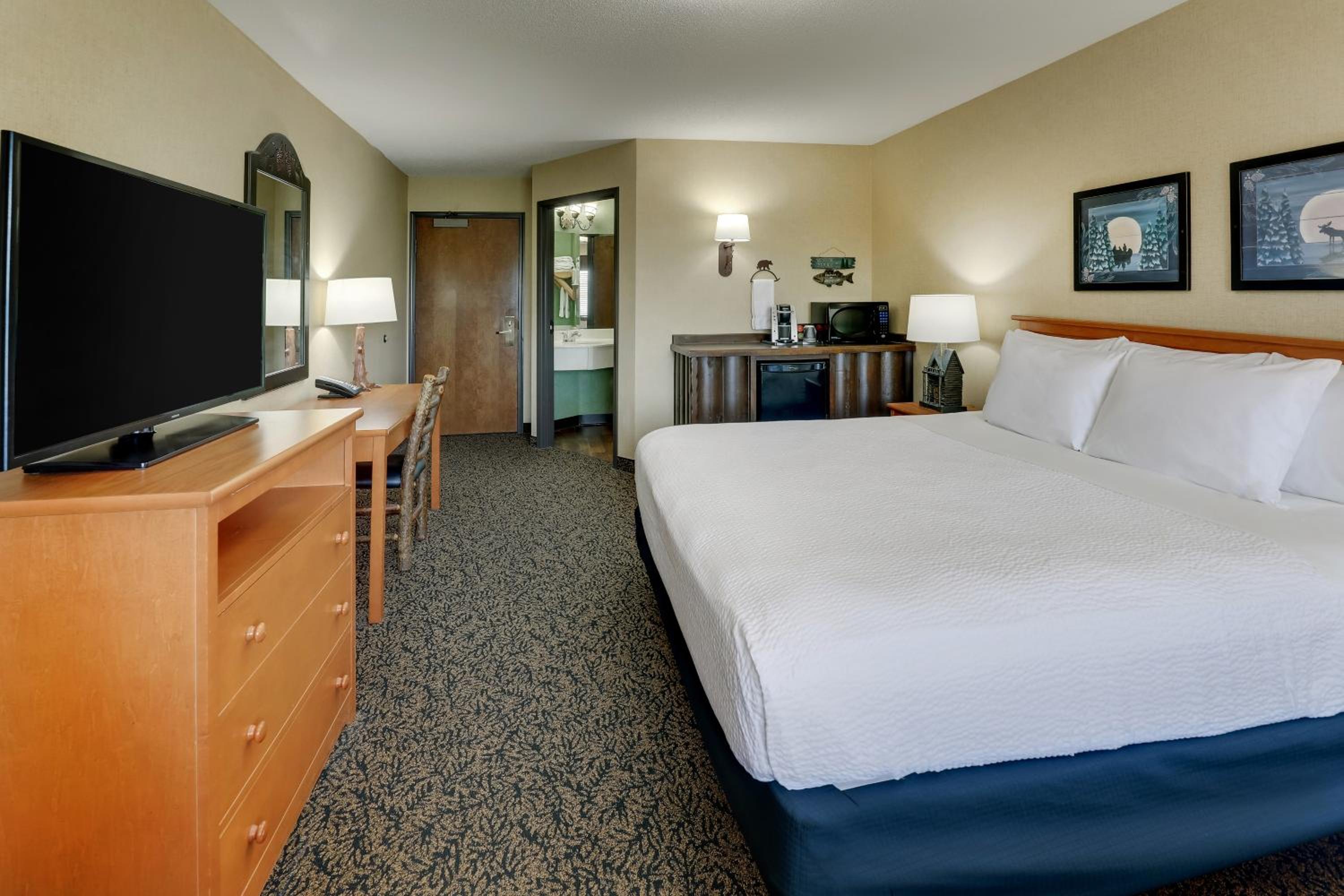 Deluxe King Room - Photo 3
