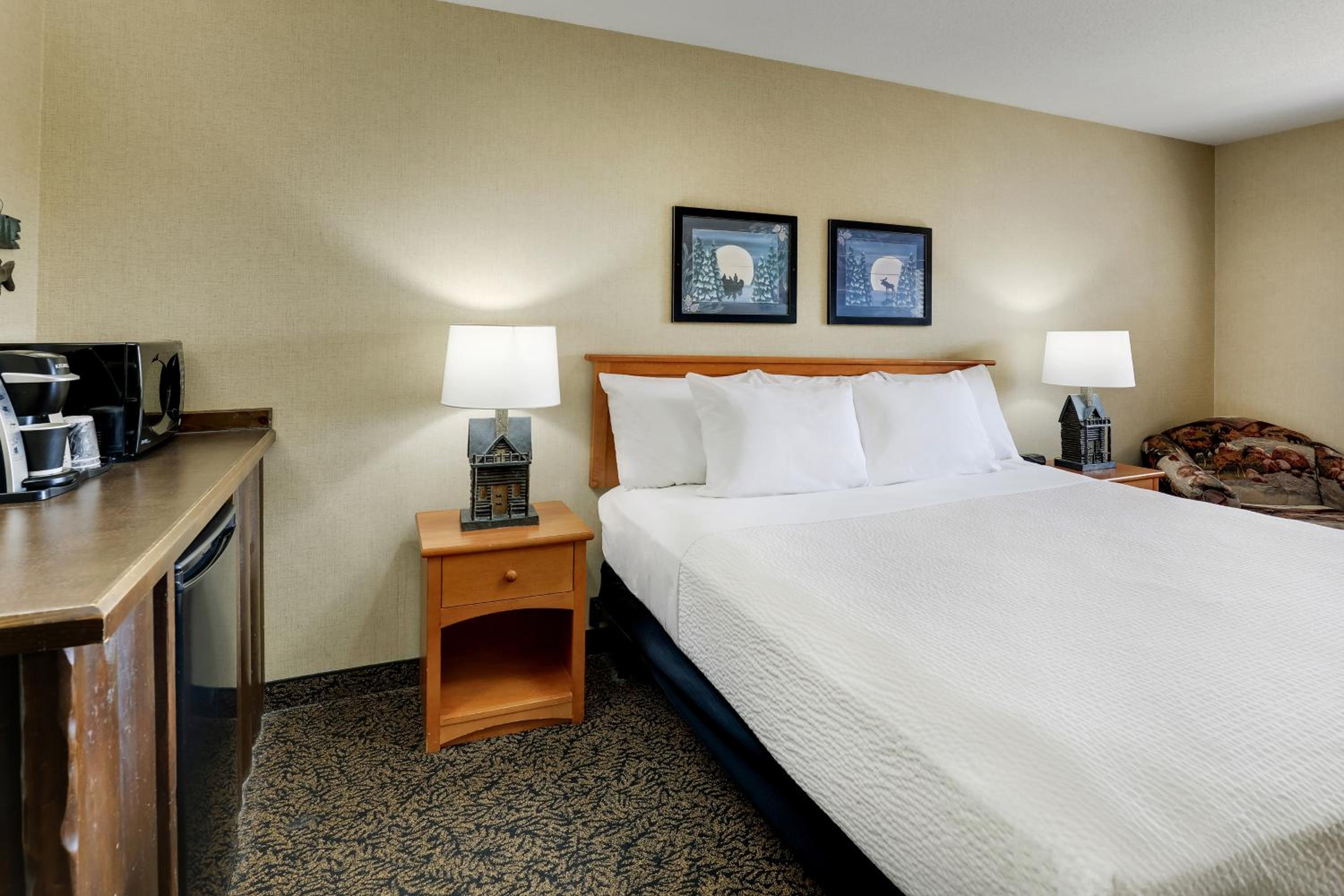 Deluxe King Room - Photo 1