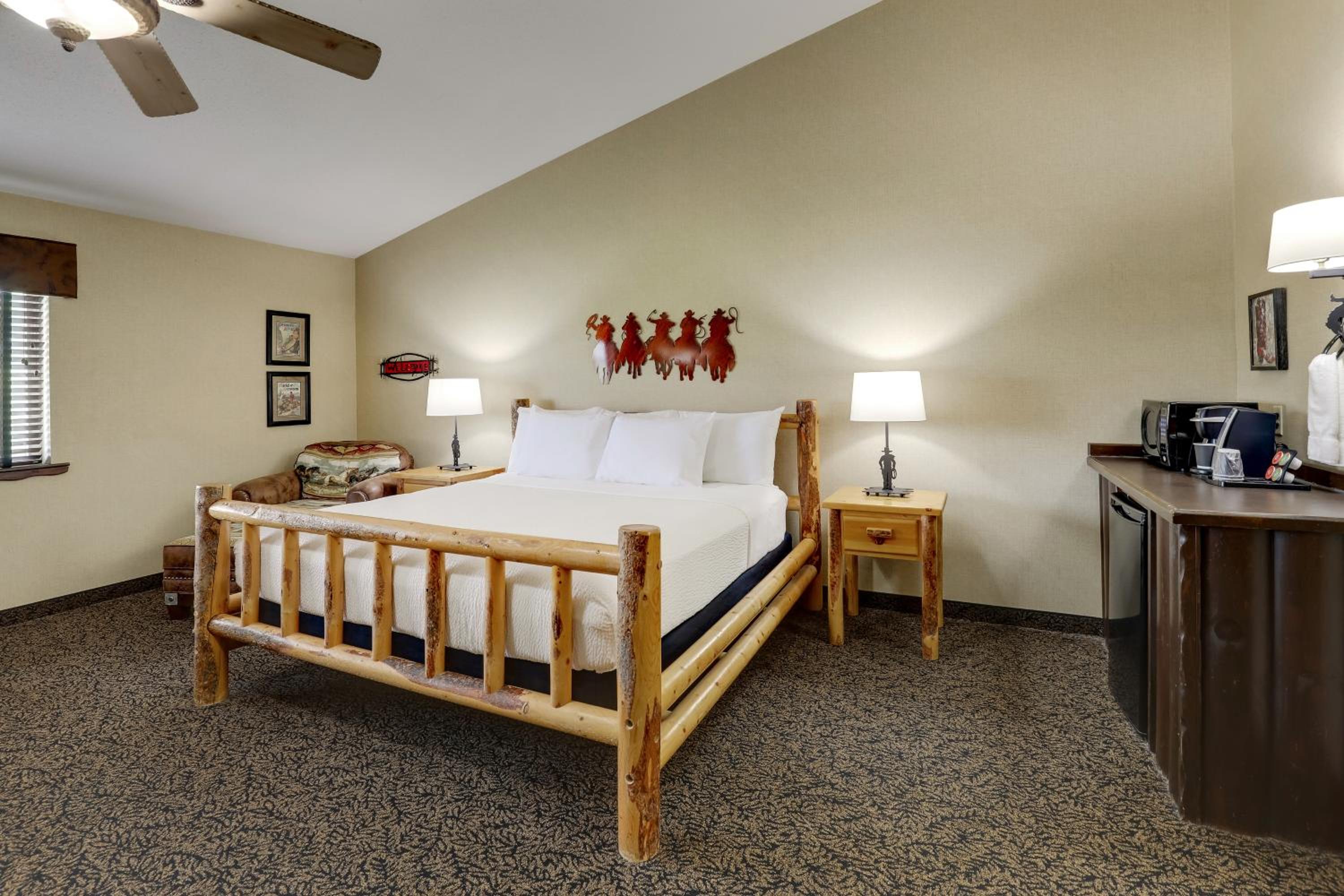 Suite with Hot Tub photo 3