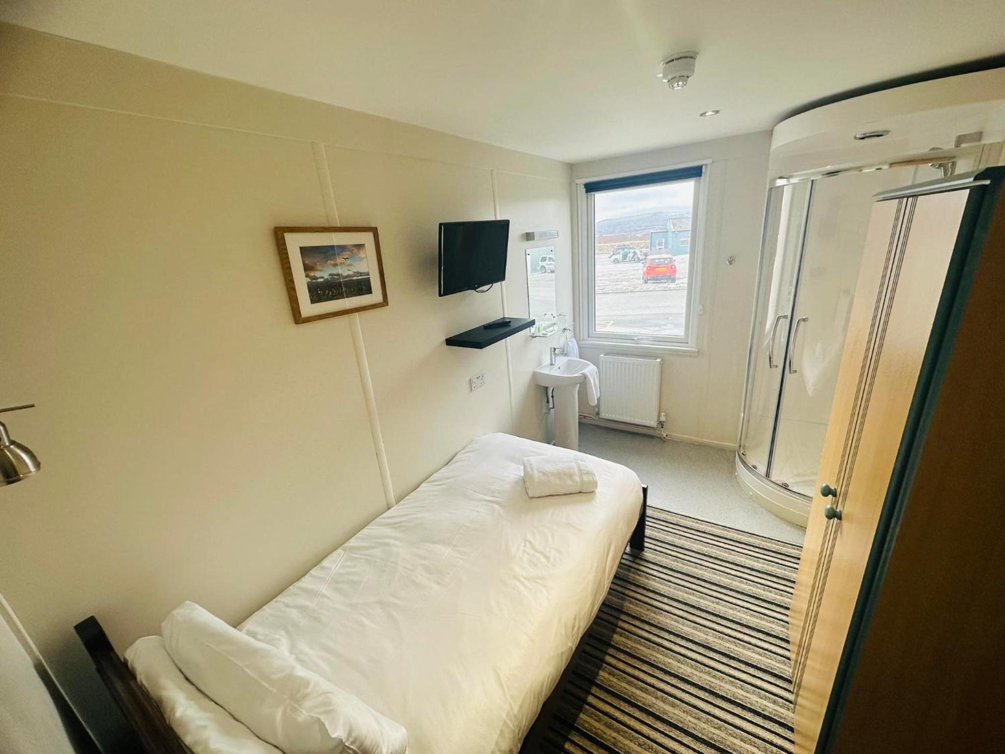 Standard Single Room with Shower photo 3