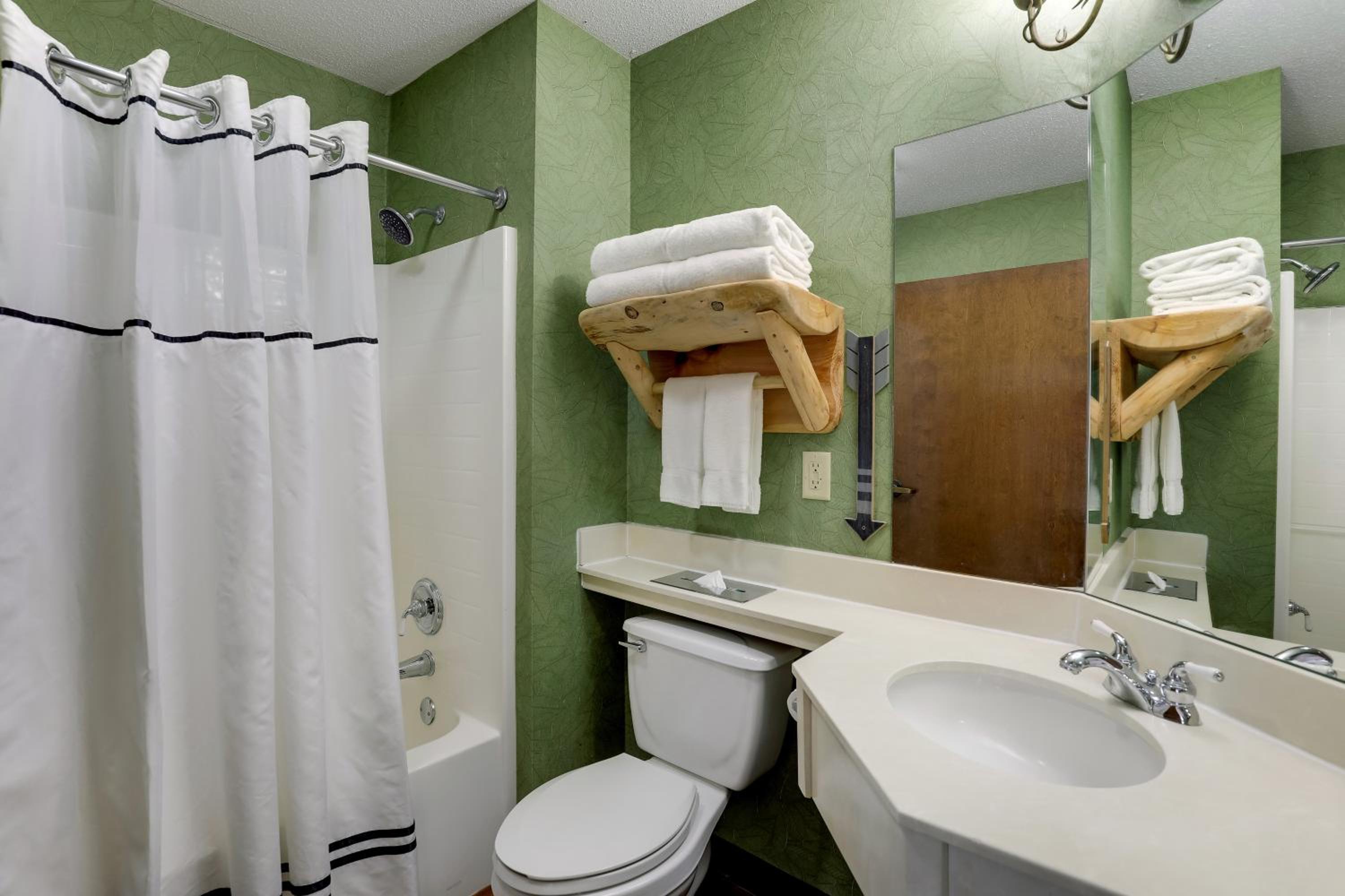 Deluxe Queen Room with Two Queen Beds - Photo 2