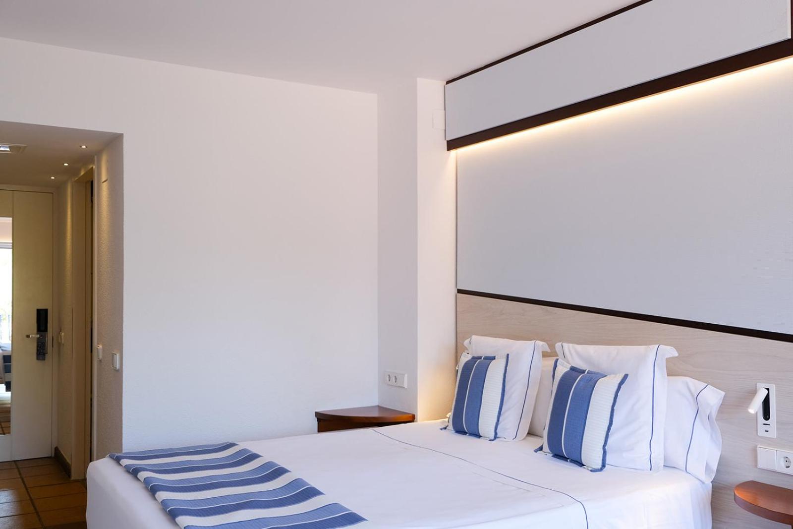 Double Room with Balcony - Photo 1