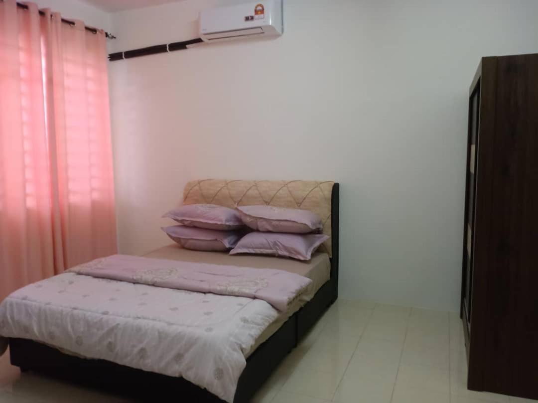 Four-Bedroom House photo 3
