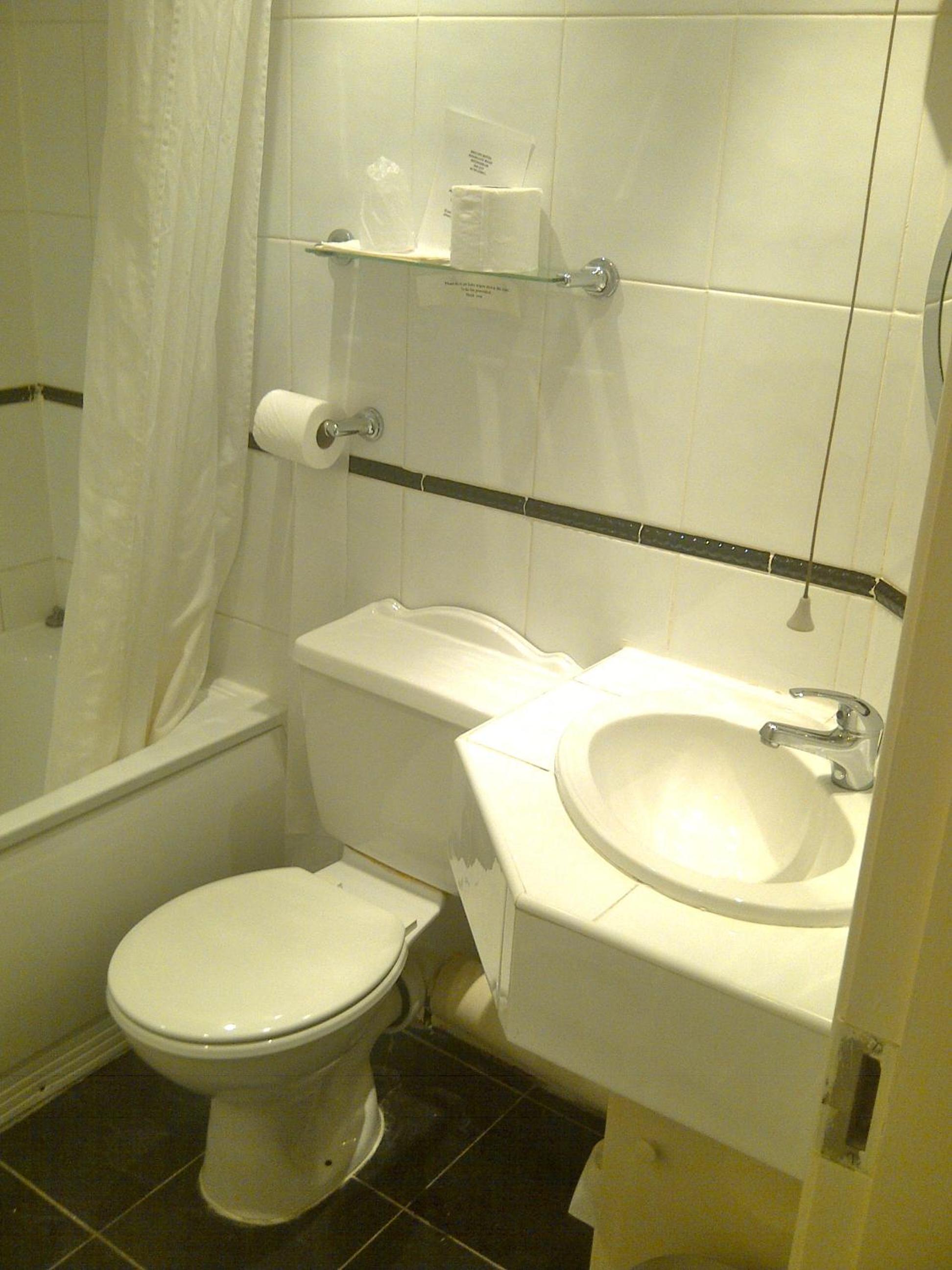 Twin Room Ensuite - Photo 7