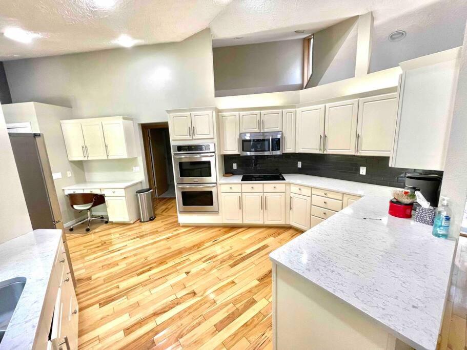 Four-Bedroom House photo 3